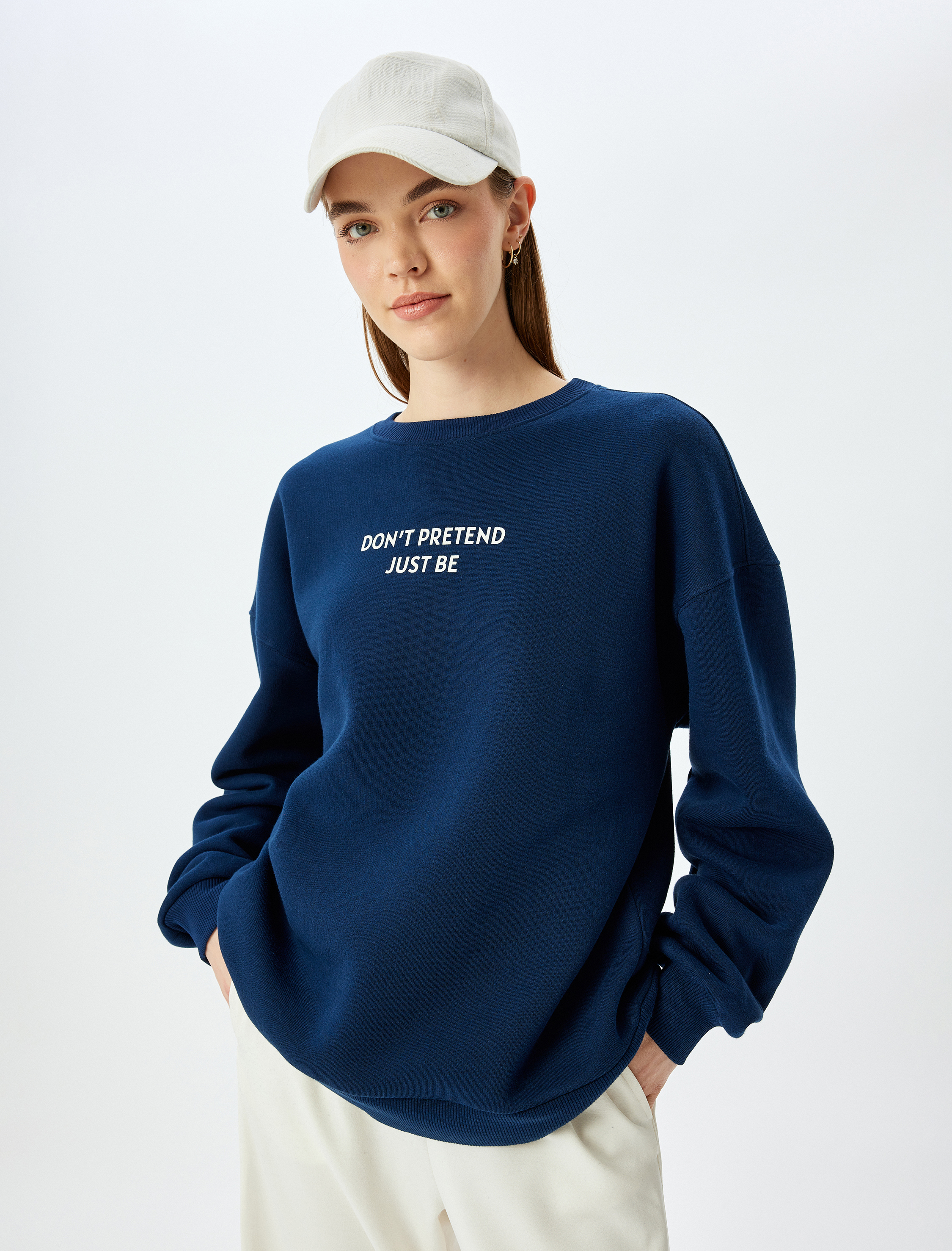   Şardonlu Slogan Baskılı Oversize Bisiklet Yaka Sweatshirt