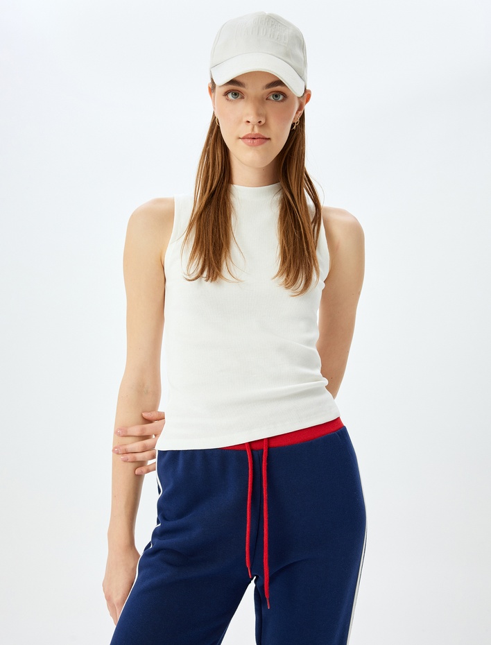  Slim Fit Dik Yaka Kolsuz Basic Tanktop