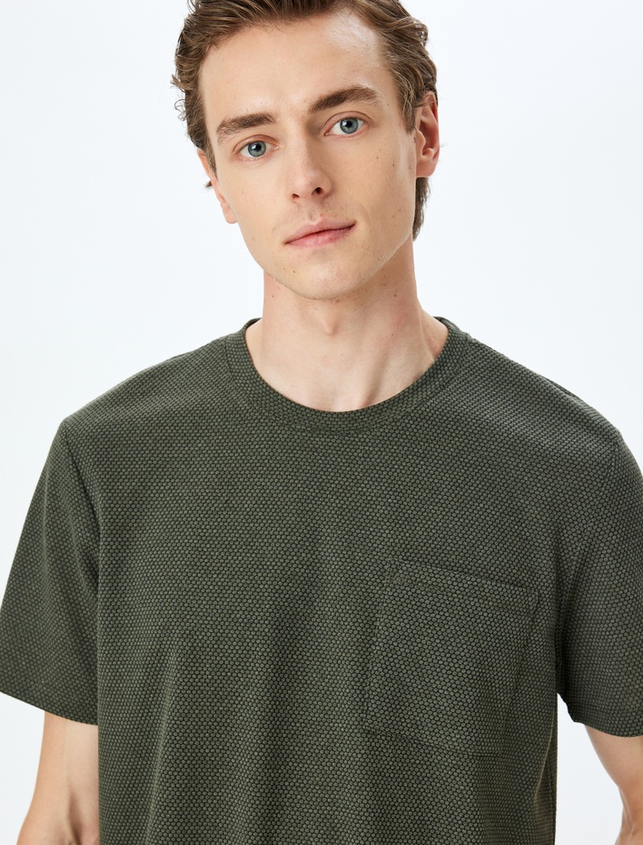  Bisiklet Yaka Cep Detaylı Regular Fit Pamuklu Dokulu Kısa Kollu Tişört