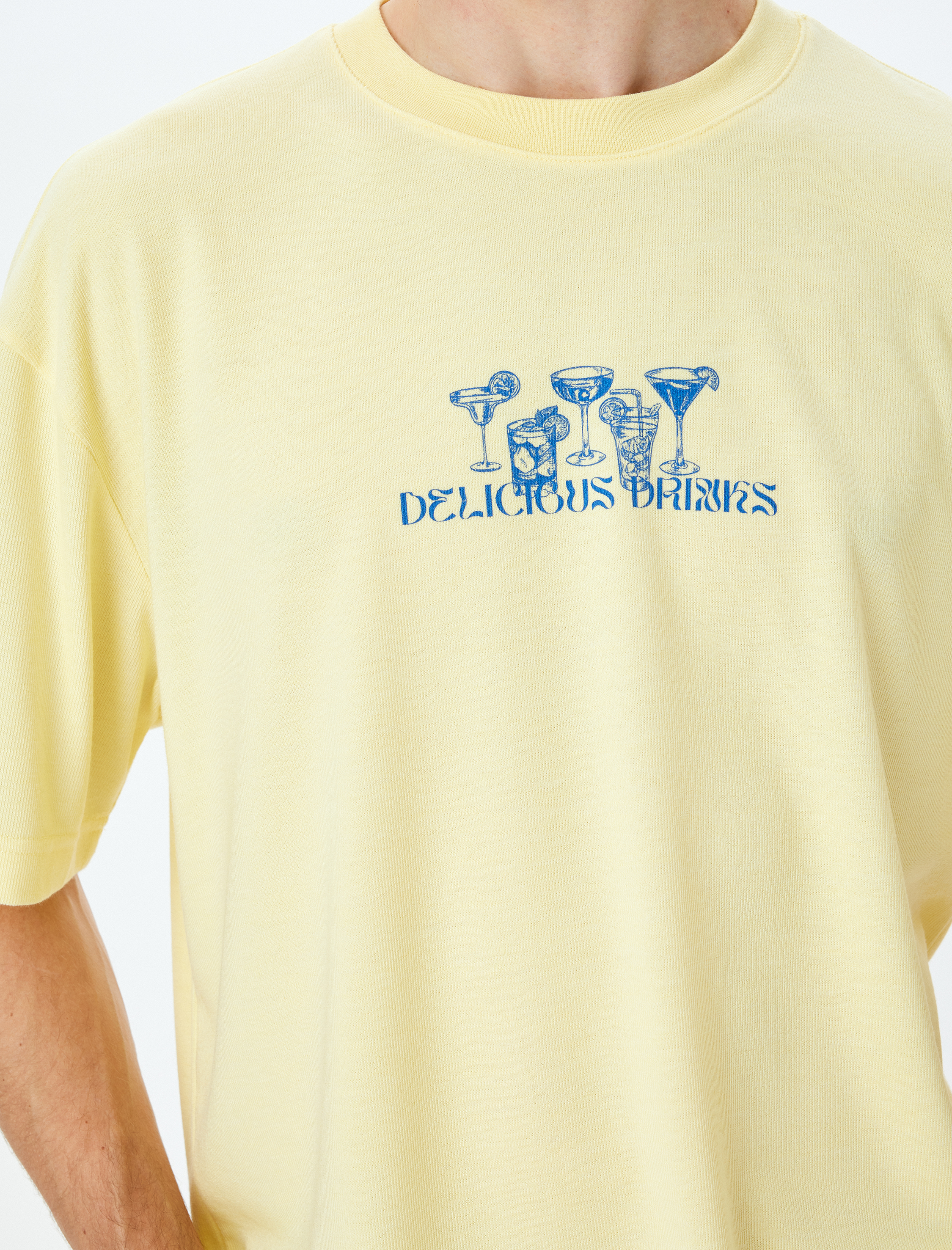   Arkası Baskılı Kısa Kollu Viskon Karışımlı Bisiklet Yaka Oversize Tişört