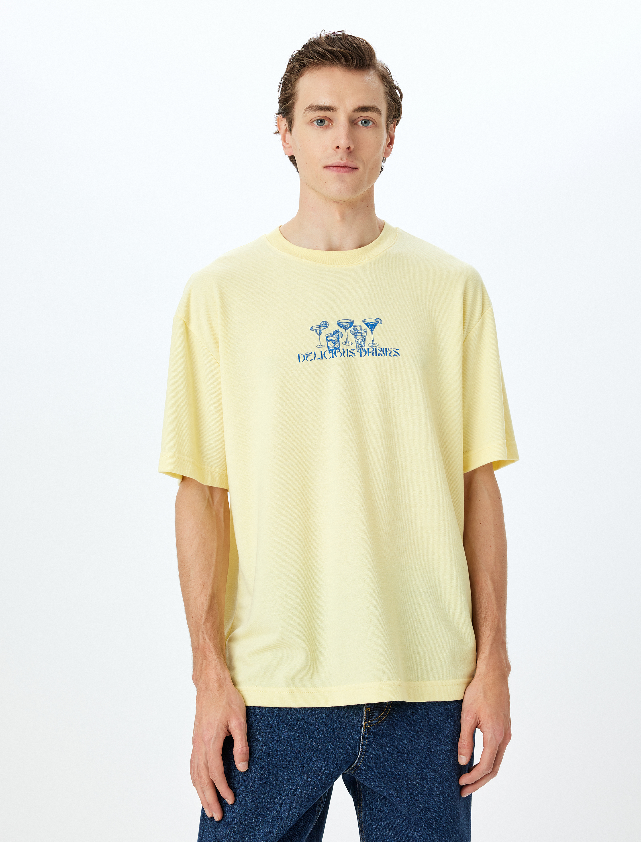   Arkası Baskılı Kısa Kollu Viskon Karışımlı Bisiklet Yaka Oversize Tişört