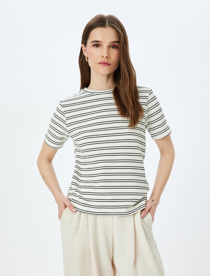  Slim Fit Bisiklet Yaka Kısa Kollu Çizgili Tişört