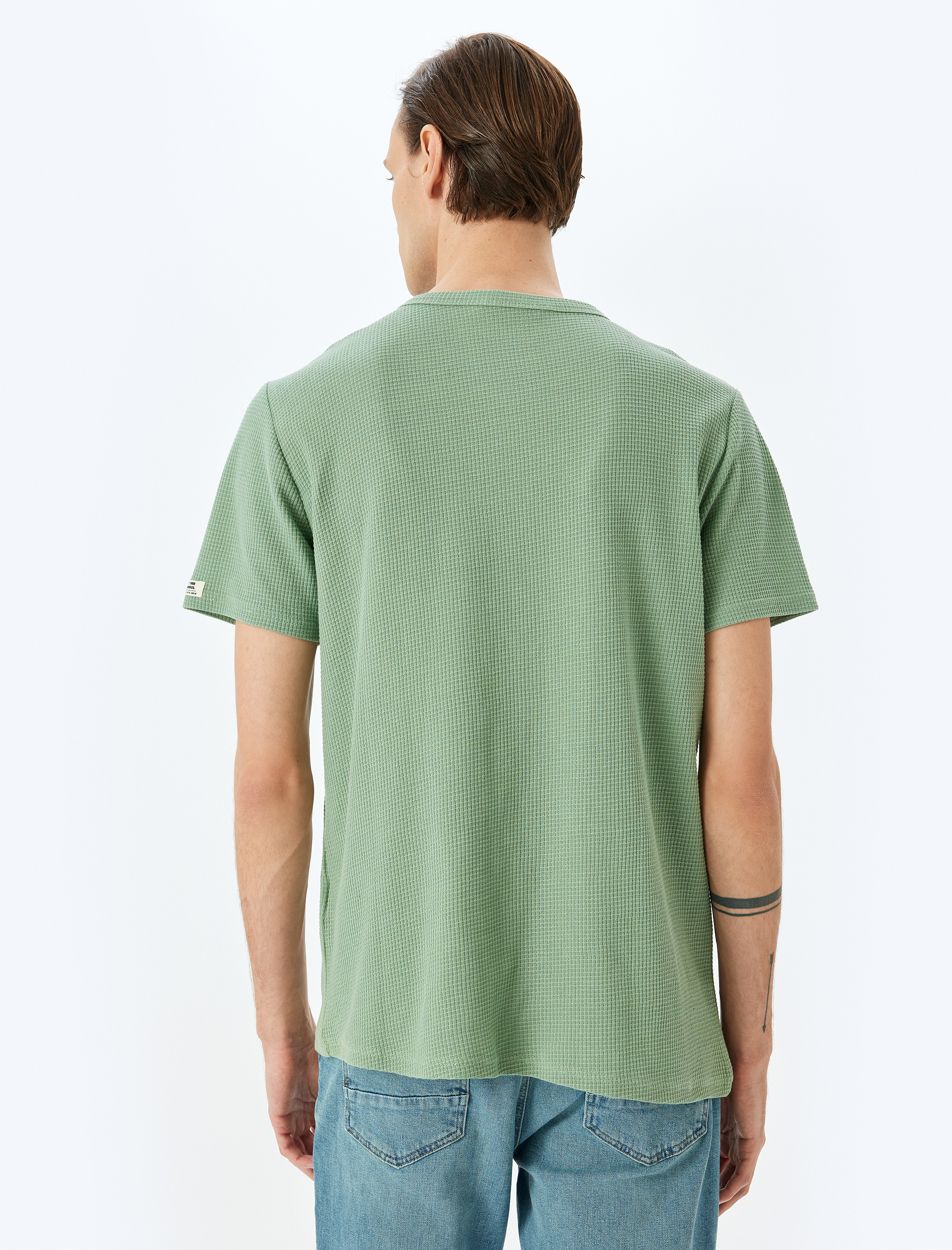   Etiket Detaylı Pamuklu Kısa Kollu Bisiklet Yaka Tişört