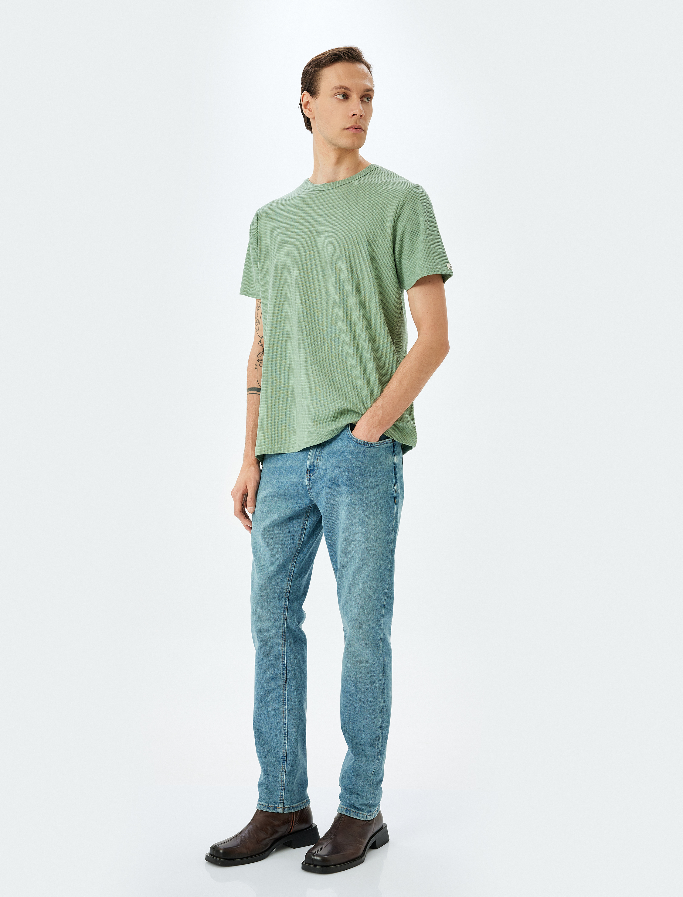   Etiket Detaylı Pamuklu Kısa Kollu Bisiklet Yaka Tişört