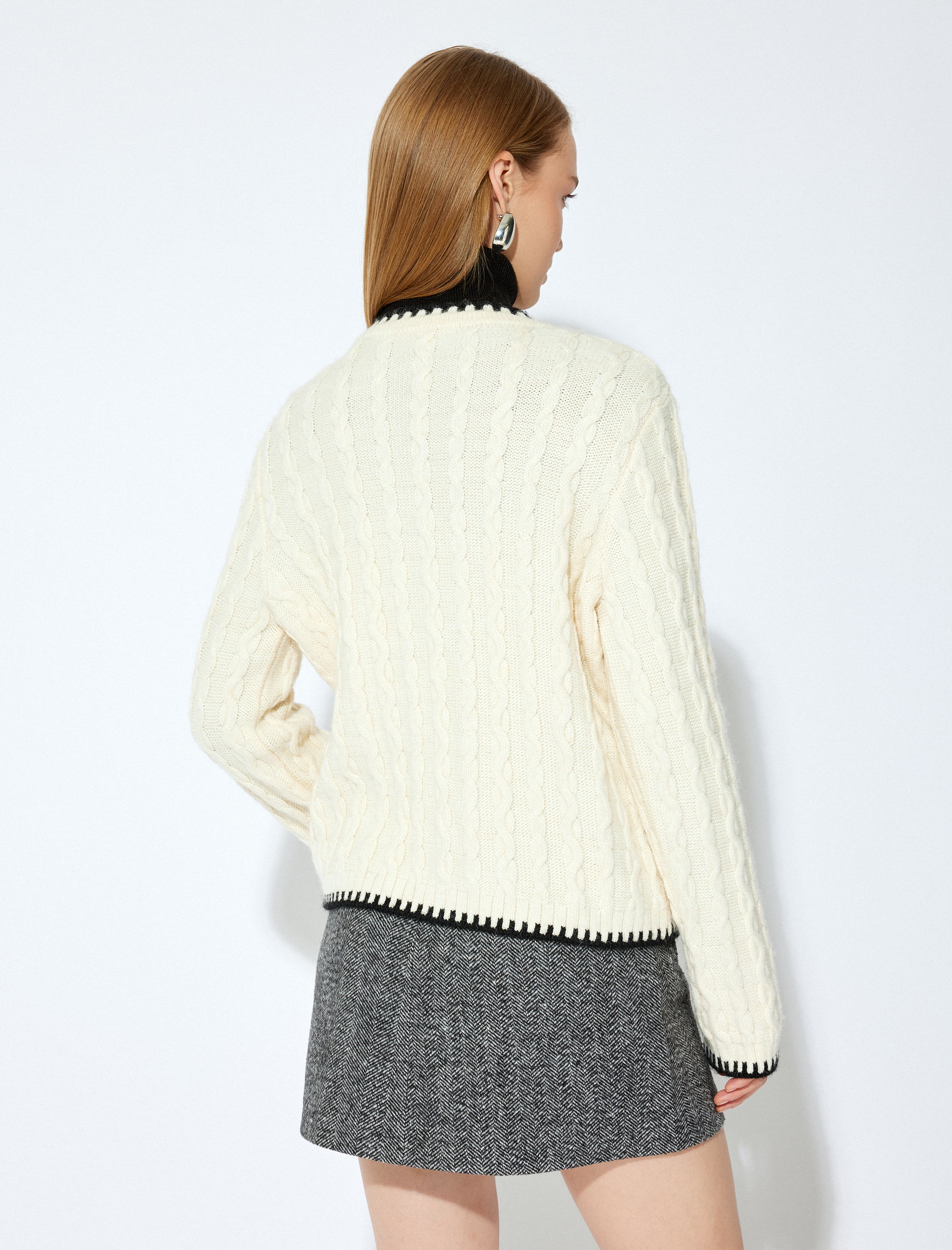   Koton X Şahika Ercümen - Renk Kontrastlı Cepli Düğmeli Uzun Kollu Bisiklet Yaka Saç Örgü Hırka