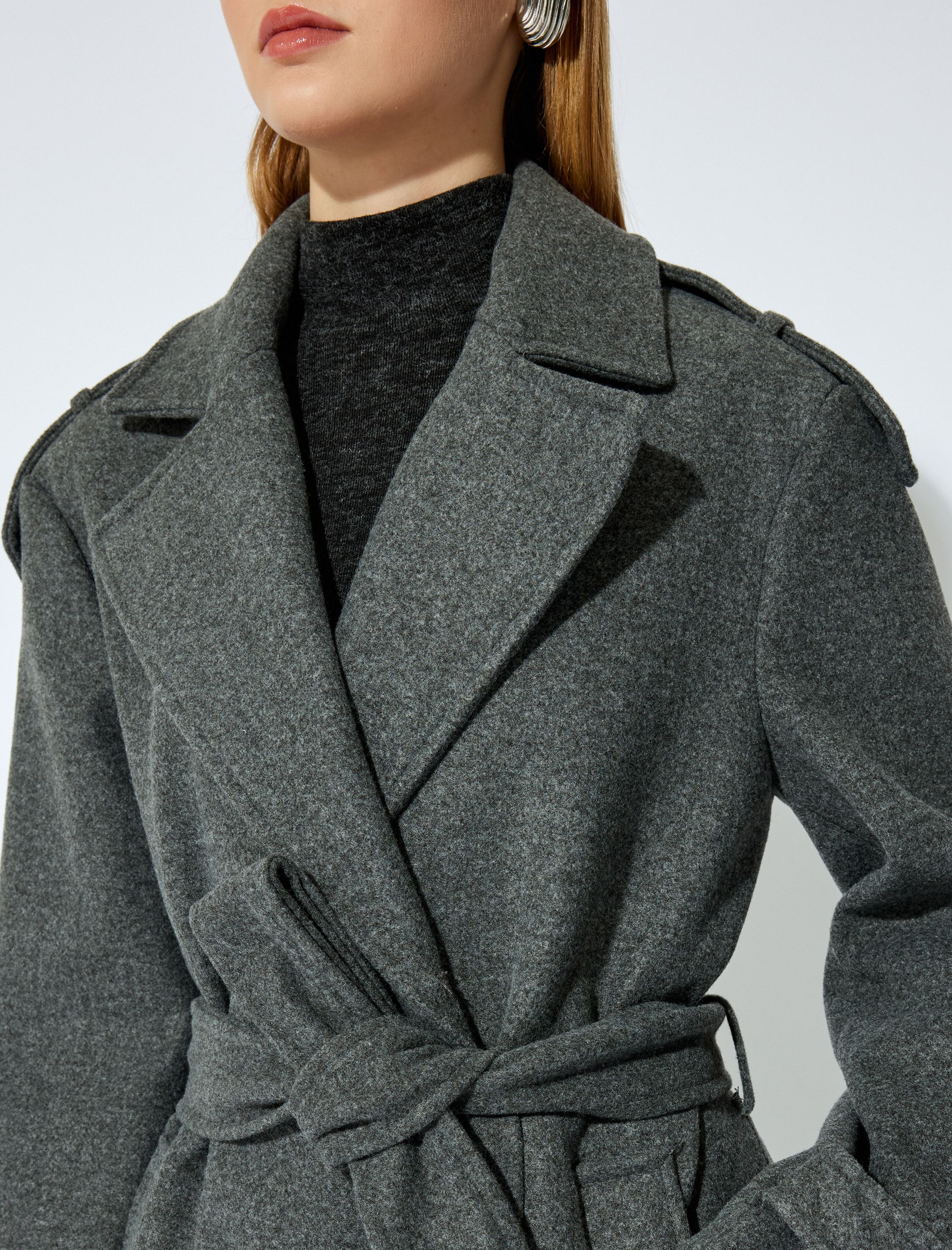 Koton X Şahika Ercümen - Düğmeli Apolet Detaylı Kemerli Cepli Kruvaze Uzun Kaşe Kaban