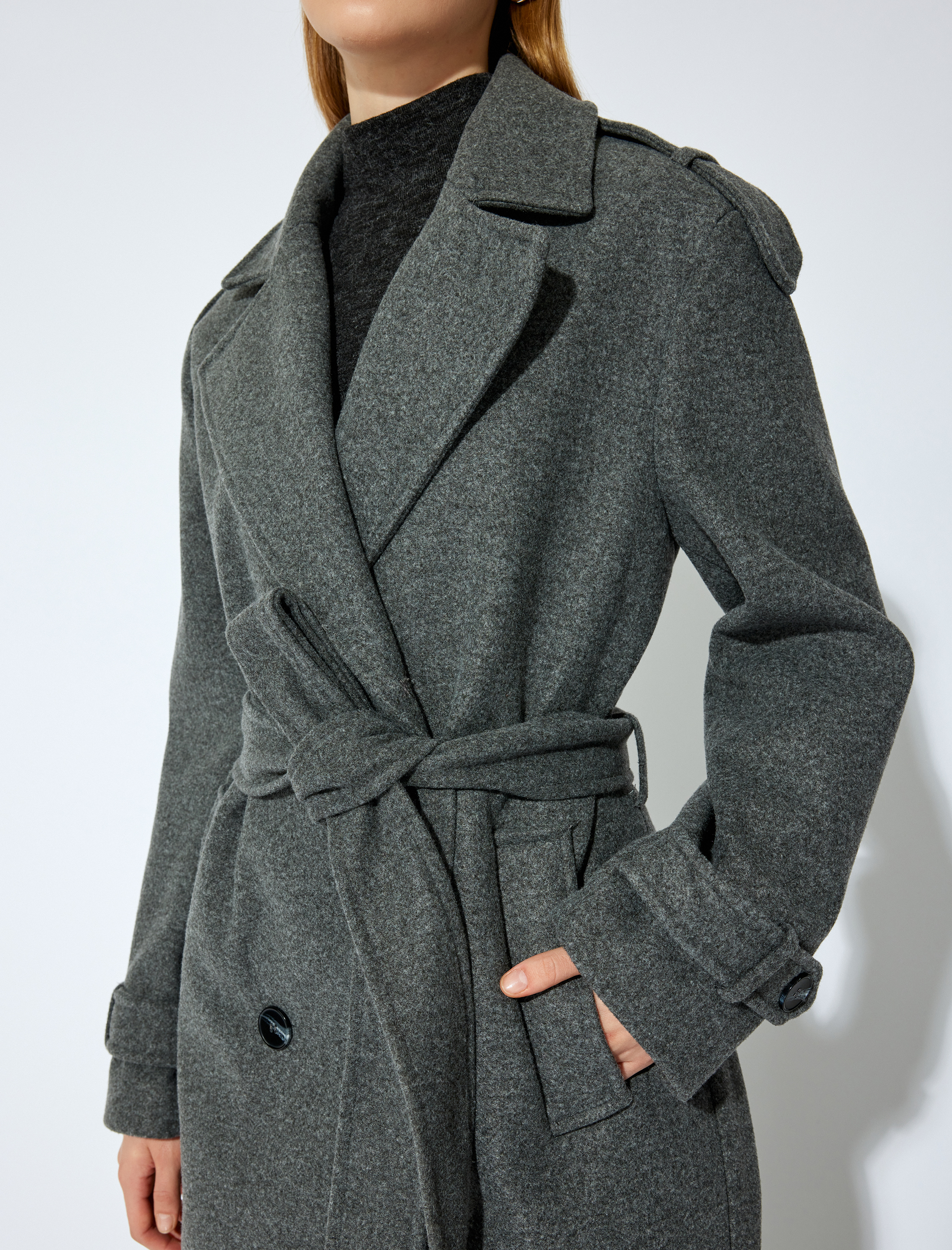 Koton X Şahika Ercümen - Düğmeli Apolet Detaylı Kemerli Cepli Kruvaze Uzun Kaşe Kaban