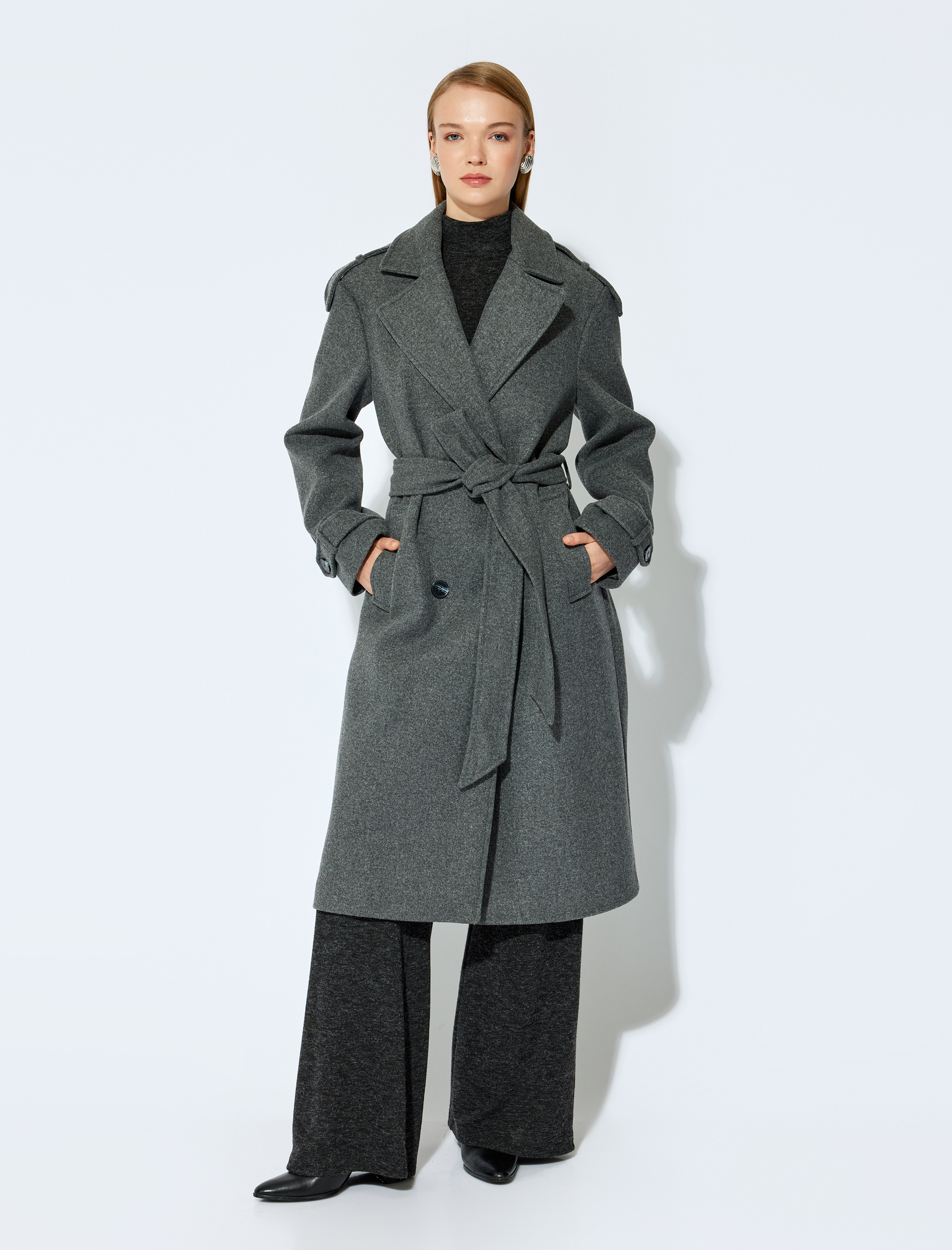 Koton X Şahika Ercümen - Düğmeli Apolet Detaylı Kemerli Cepli Kruvaze Uzun Kaşe Kaban