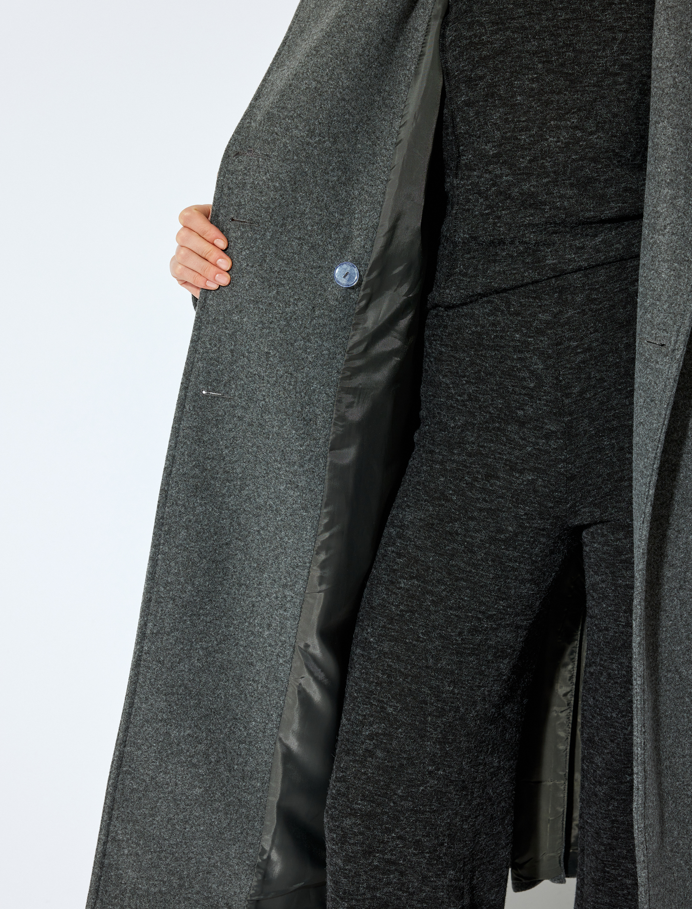 Koton X Şahika Ercümen - Düğmeli Apolet Detaylı Kemerli Cepli Kruvaze Uzun Kaşe Kaban