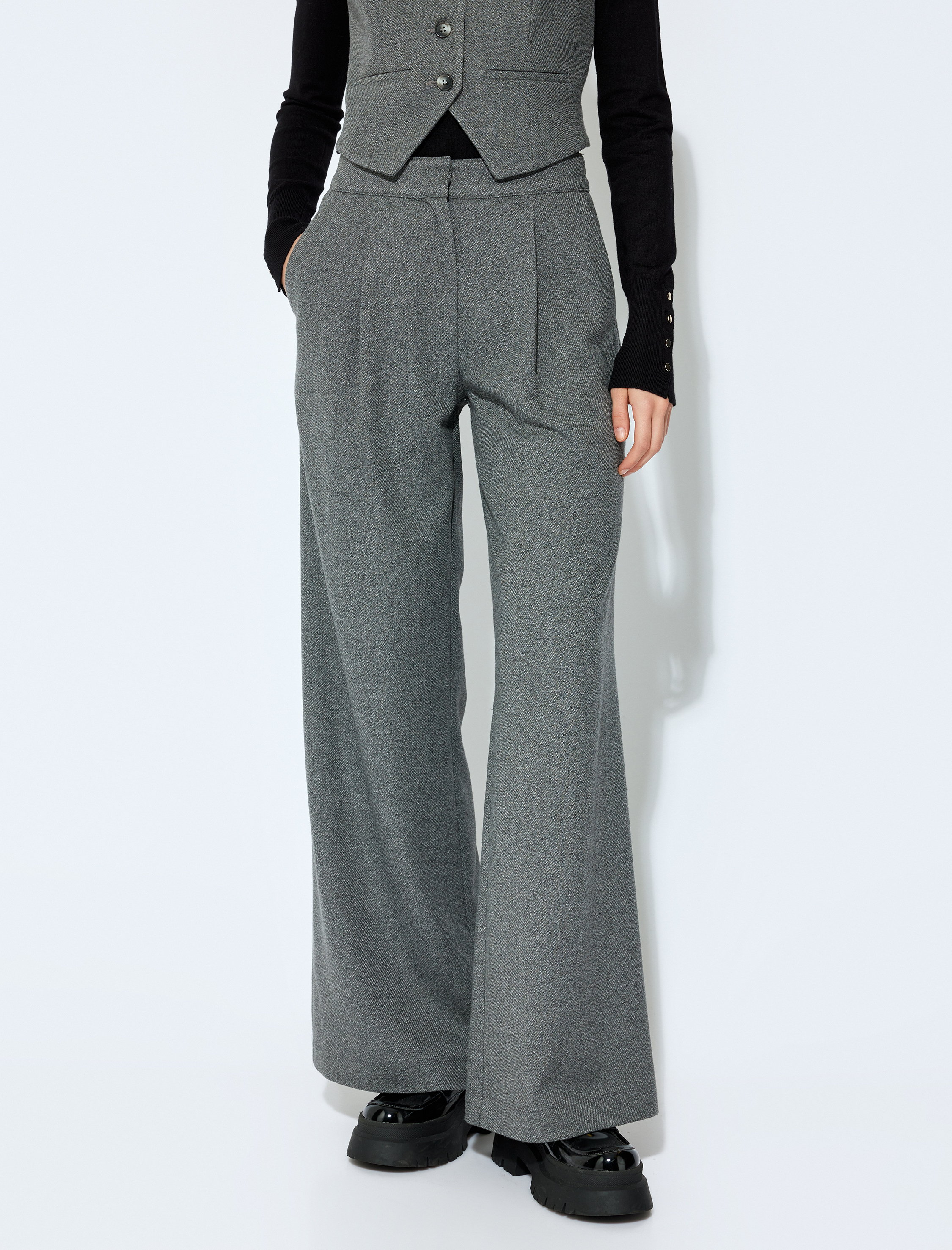 Koton X Şahika Ercümen - Cepli Pile Detaylı Geniş Paça Kumaş Pantolon