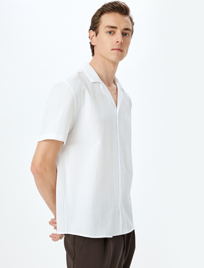  Düğmeli Pamuk Karışımlı Regular Fit Dokulu Kısa Kollu Gömlek