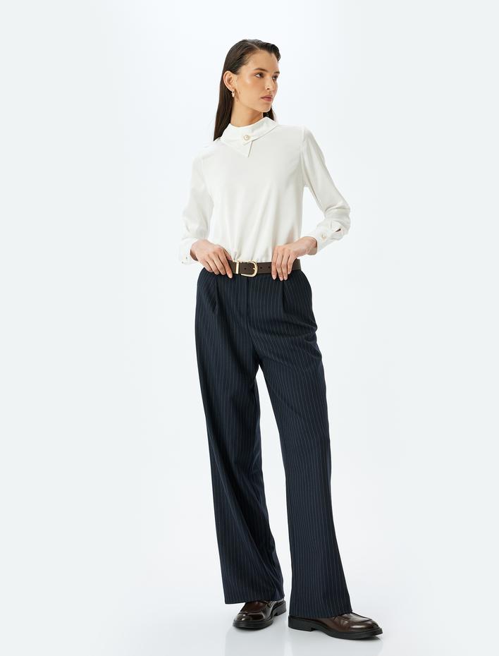  Asimetrik Yaka Düğme Detaylı Uzun Kollu Klasik Bluz