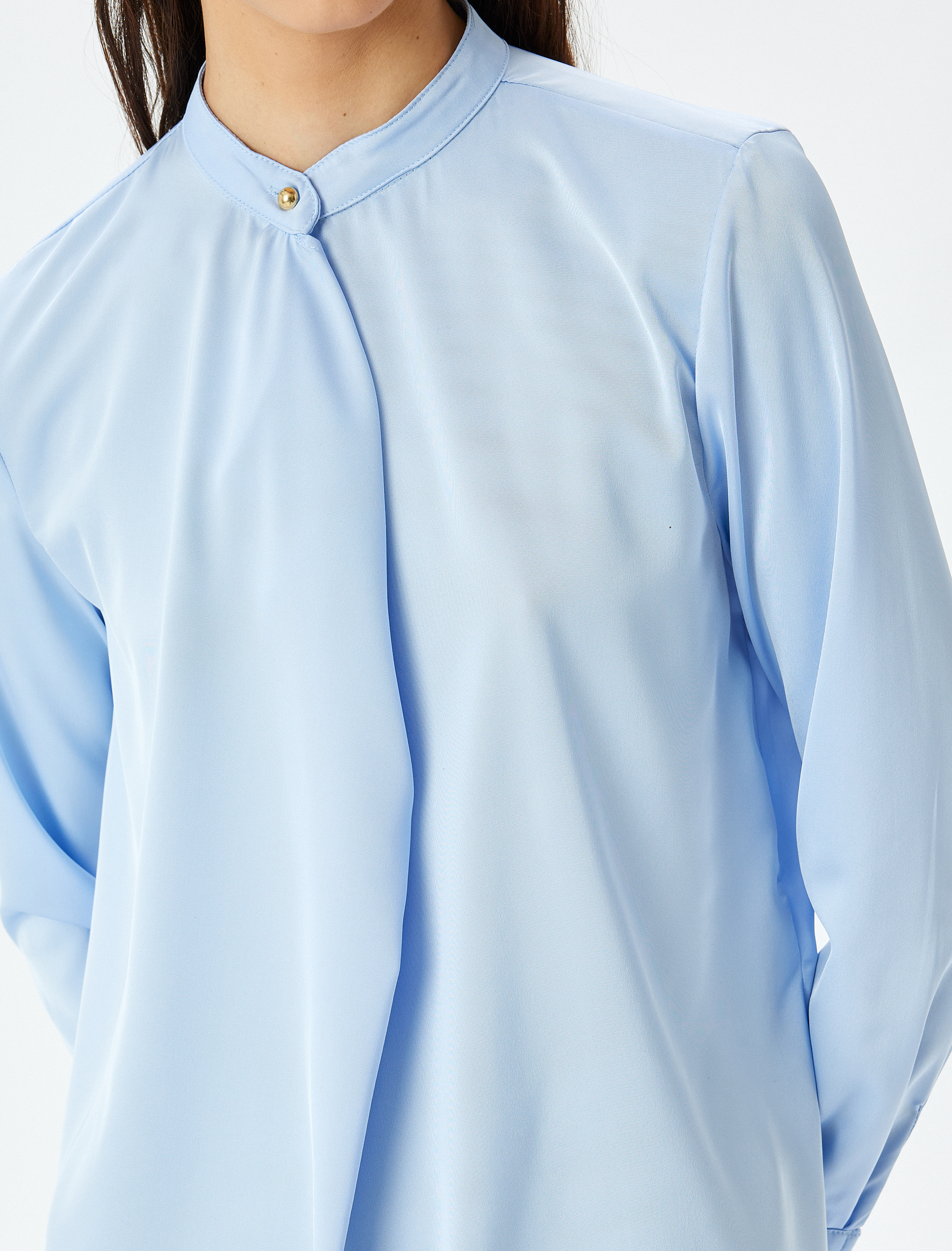 Düğme Detaylı Drapeli Uzun Kollu Saten Bluz