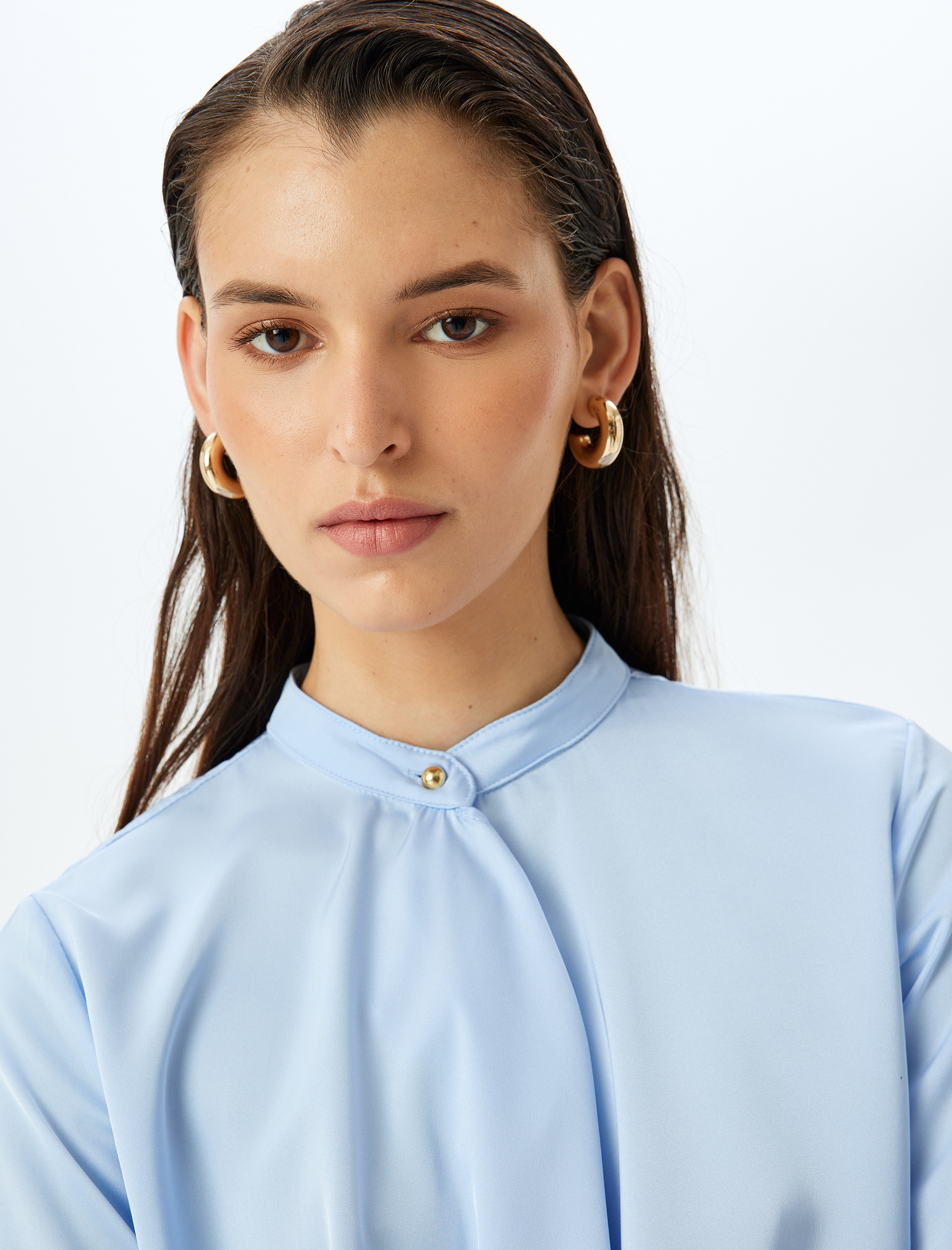 Düğme Detaylı Drapeli Uzun Kollu Saten Bluz