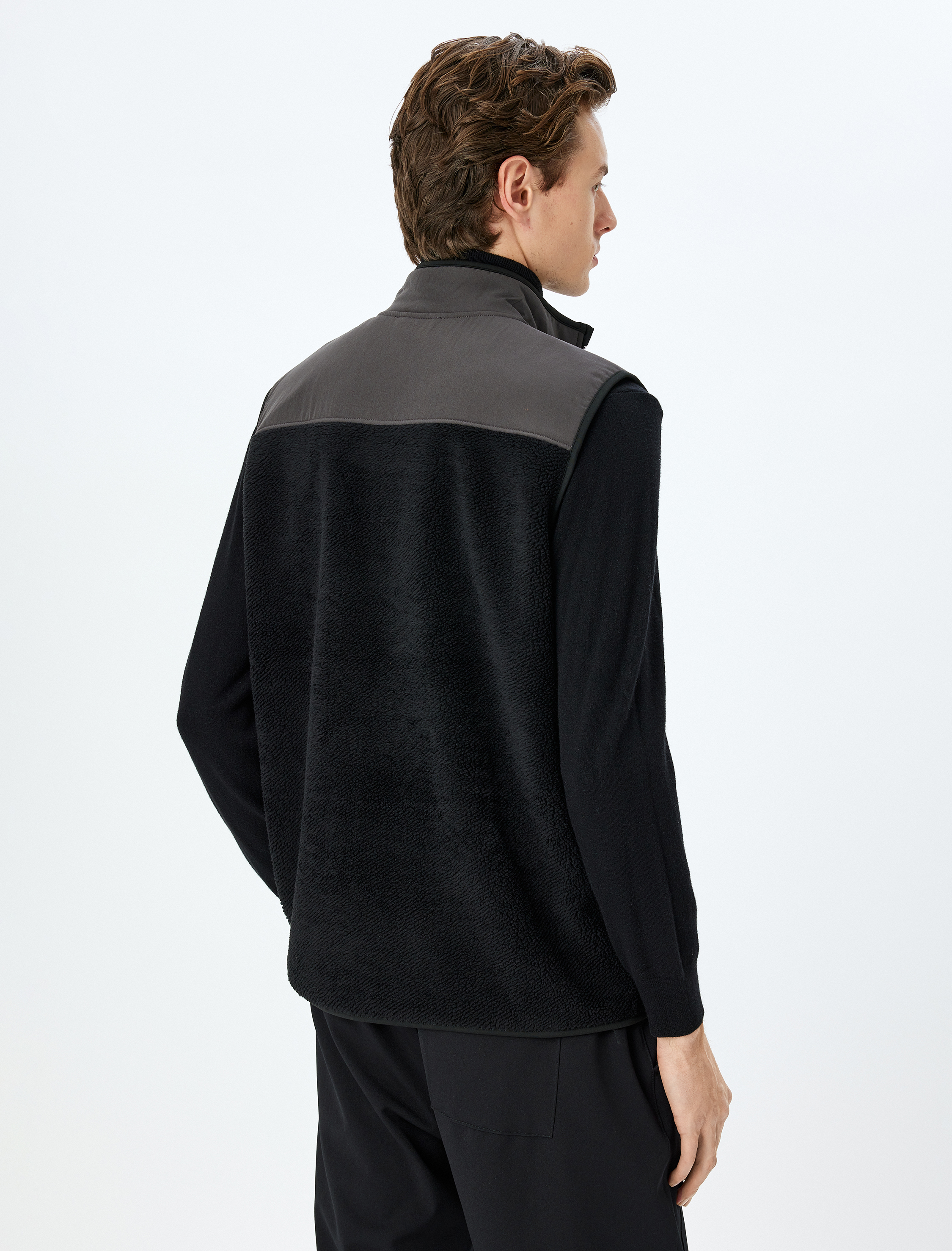 Dik Yaka Fermuarlı Cep Detaylı Renk Kontrastlı Peluş Oversize Spor Yelek