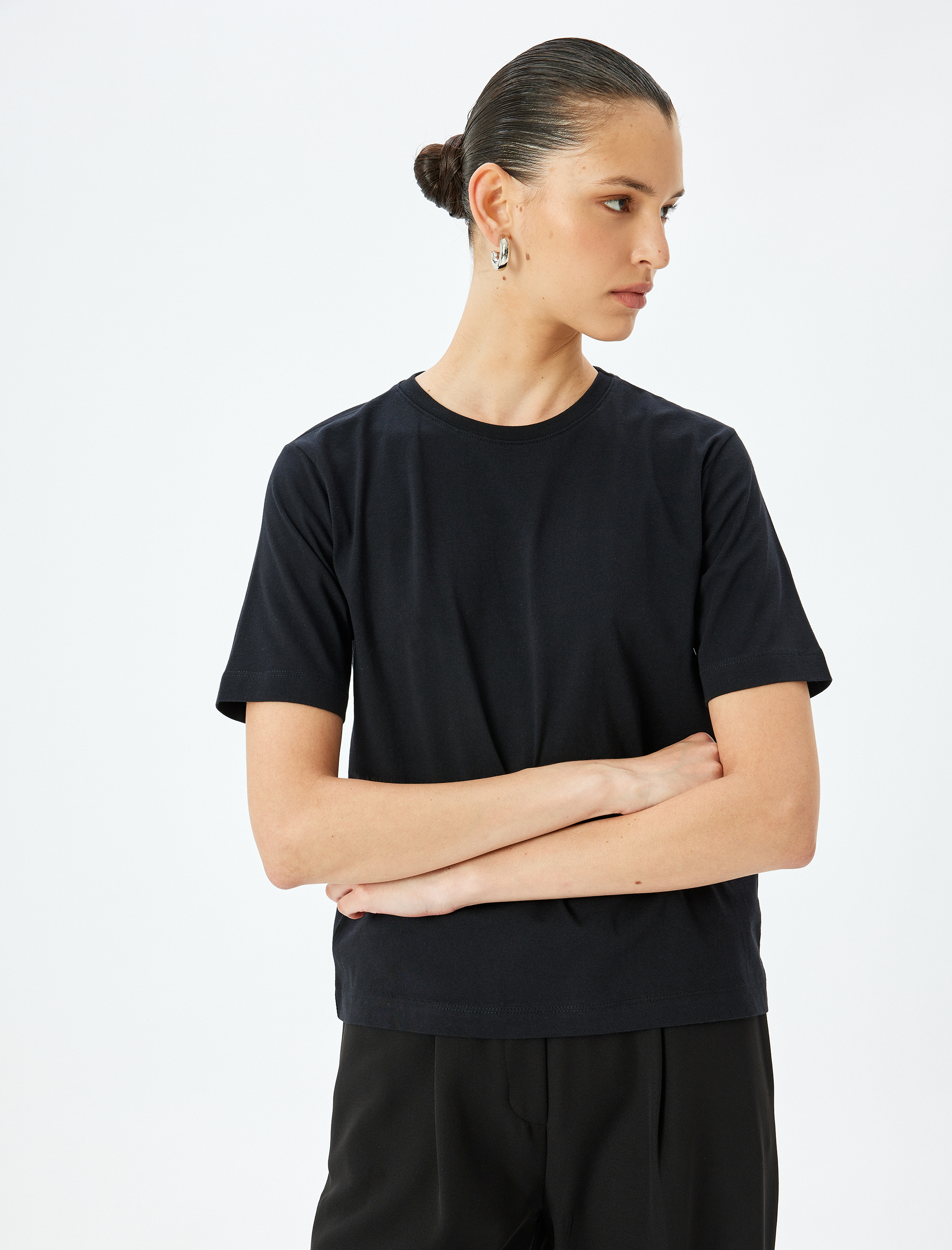   Pamuklu Bisiklet Yaka Kısa Kollu Basic Tişört