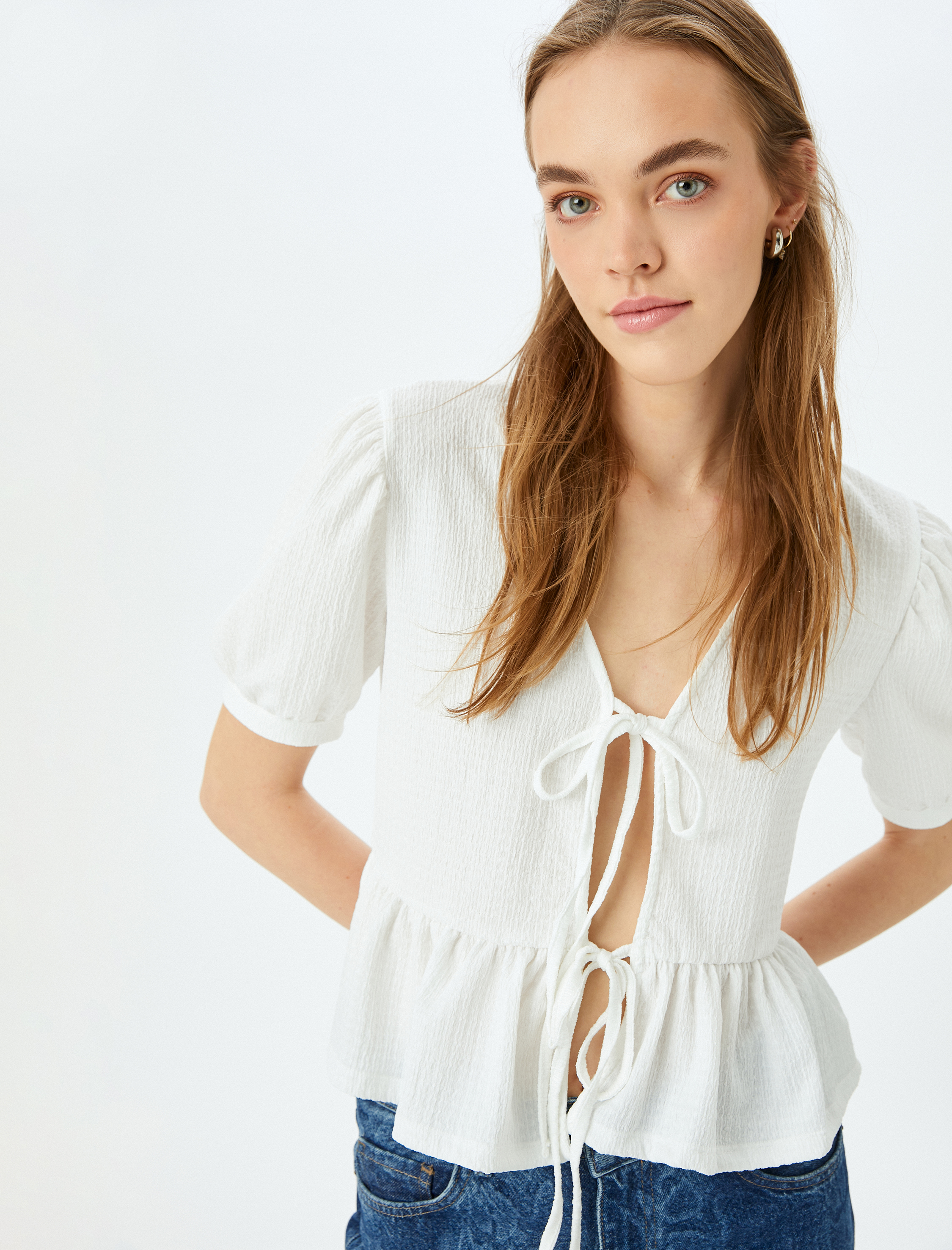   Bisiklet Yaka Balon Kollu Bağcıklı Volanlı Bluz Bürümcük