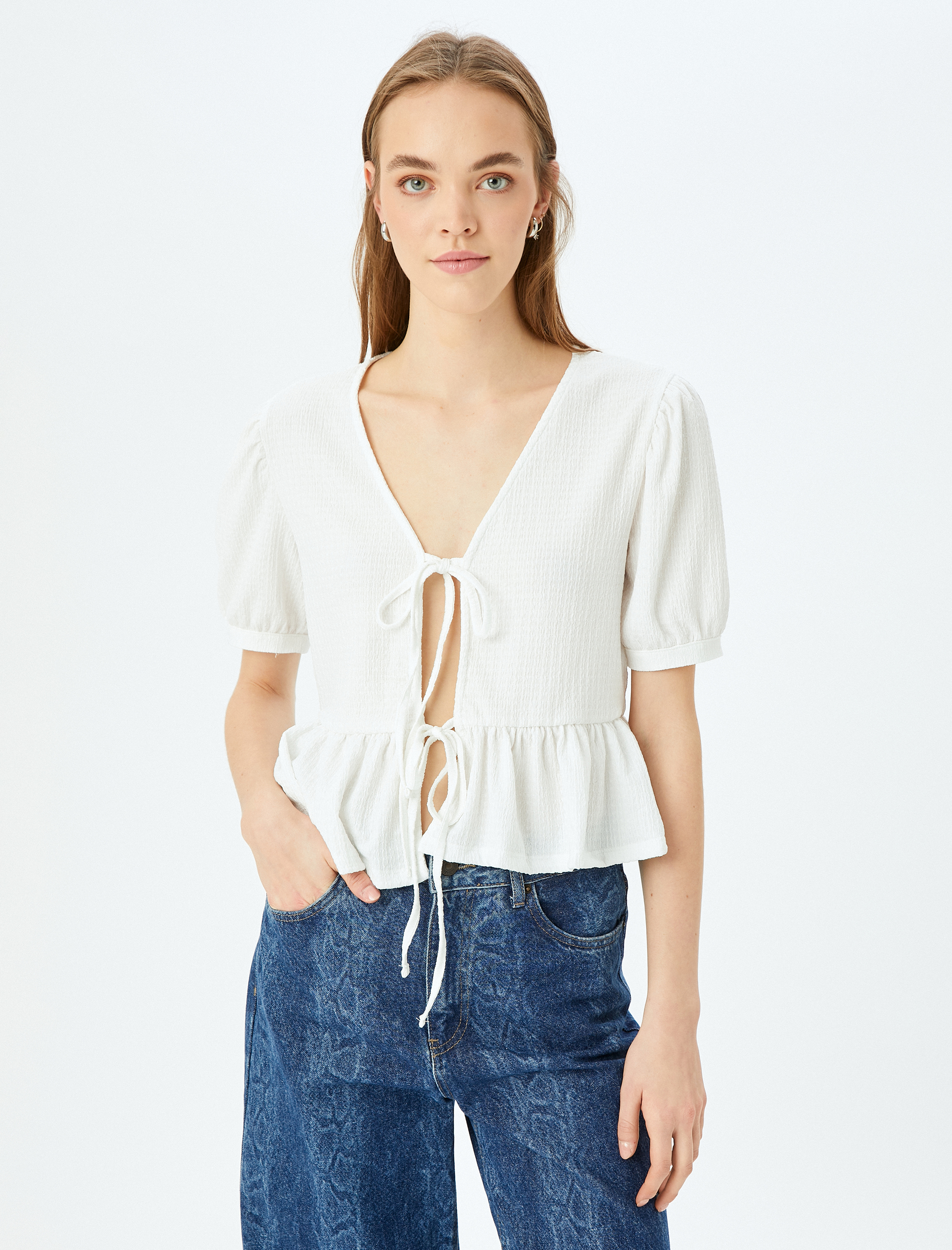   Bisiklet Yaka Balon Kollu Bağcıklı Volanlı Bluz Bürümcük