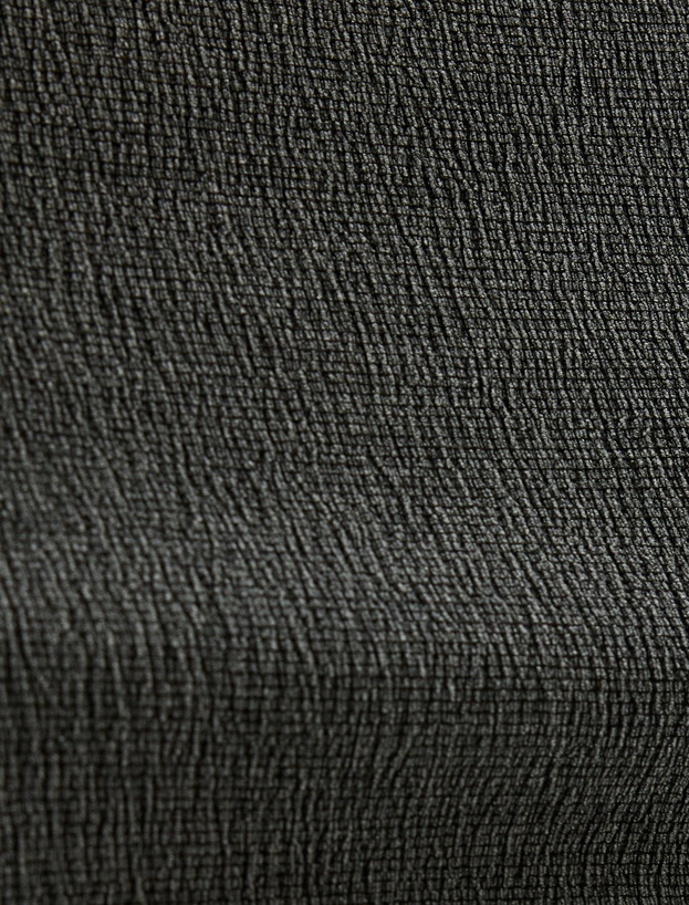 Yuvarlak Yaka Drape Detaylı Asimetrik Kolsuz Tişört_5