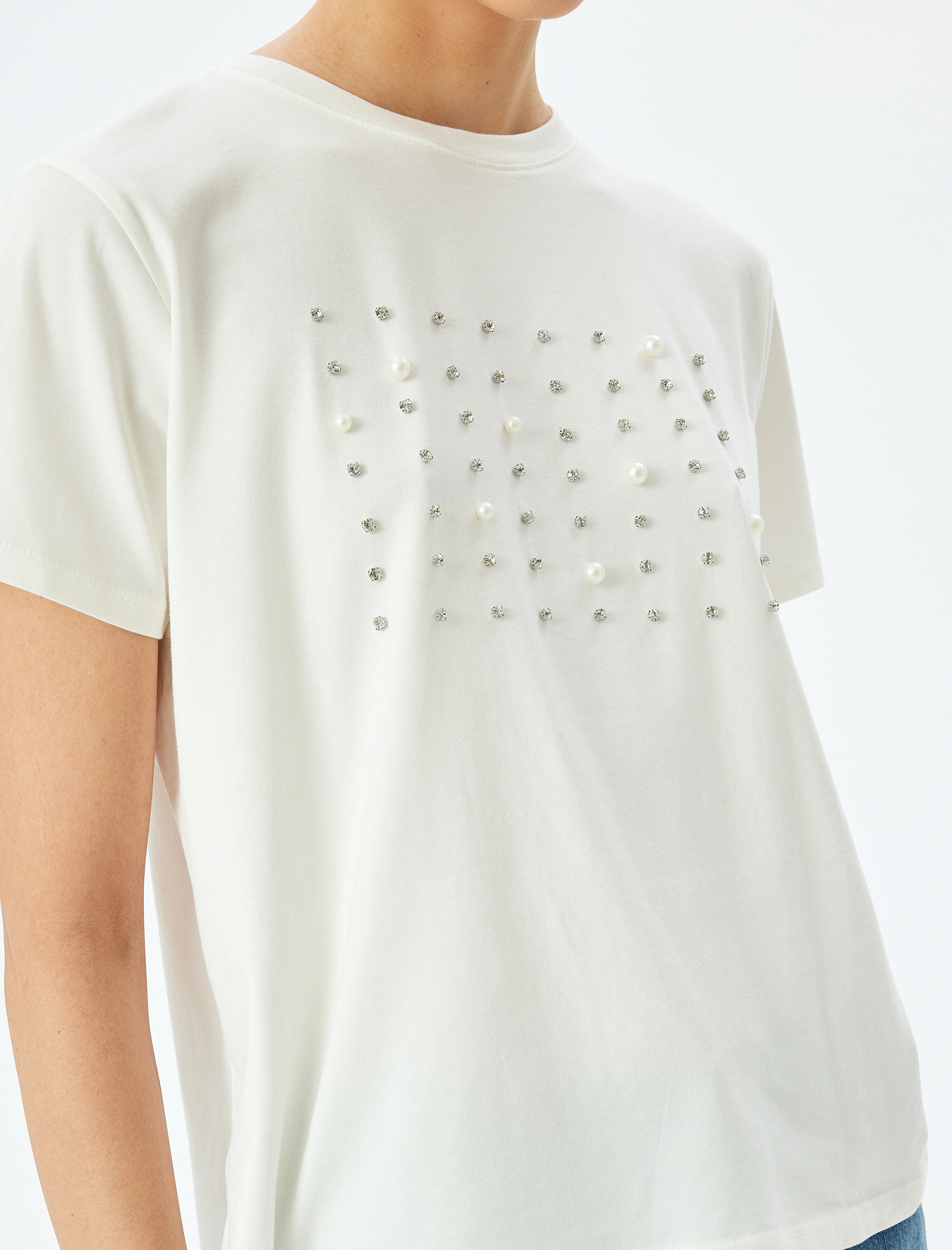   Kısa Kollu Bisiklet Yaka İnci Detaylı Taşlı Tişört
