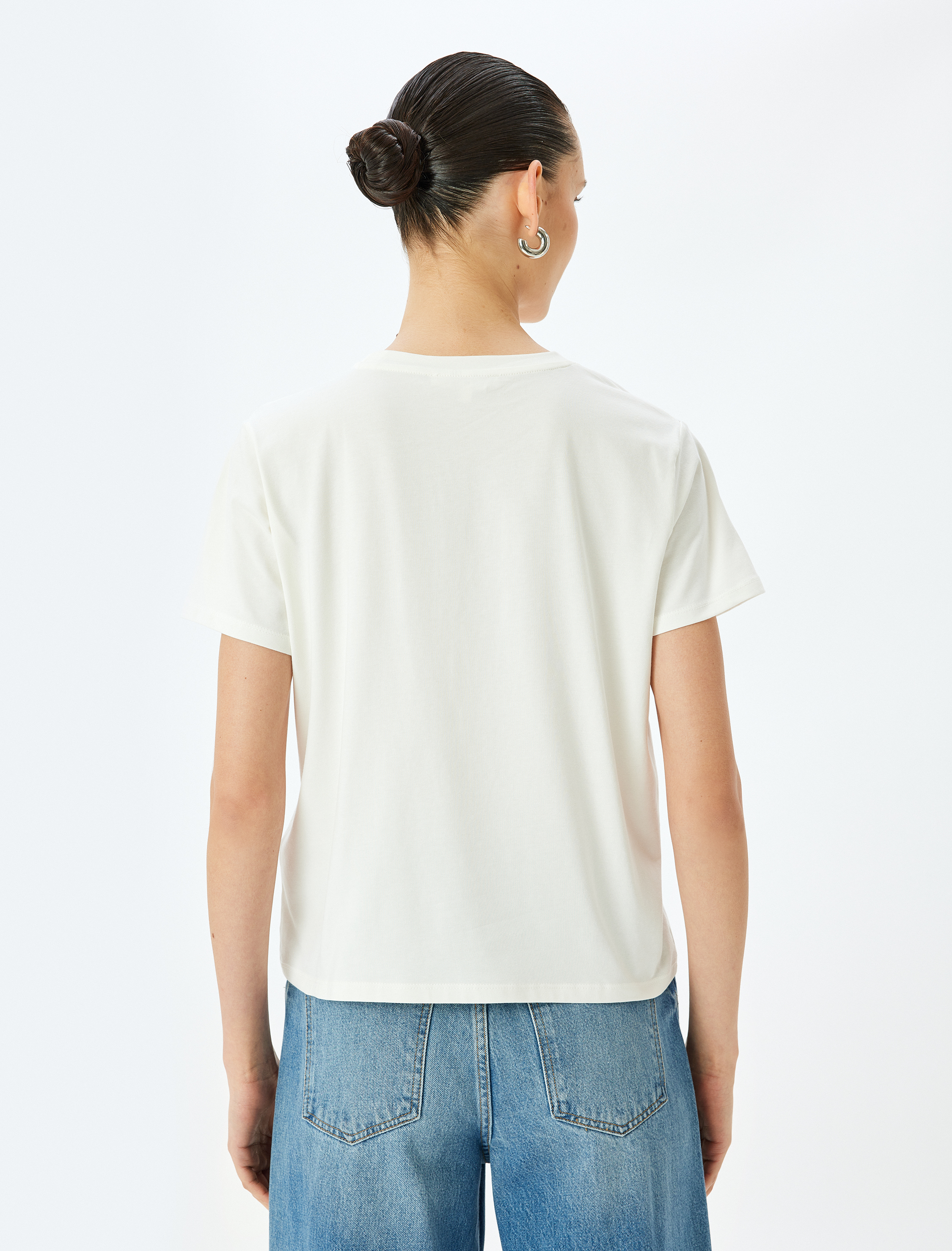   Kısa Kollu Bisiklet Yaka İnci Detaylı Taşlı Tişört