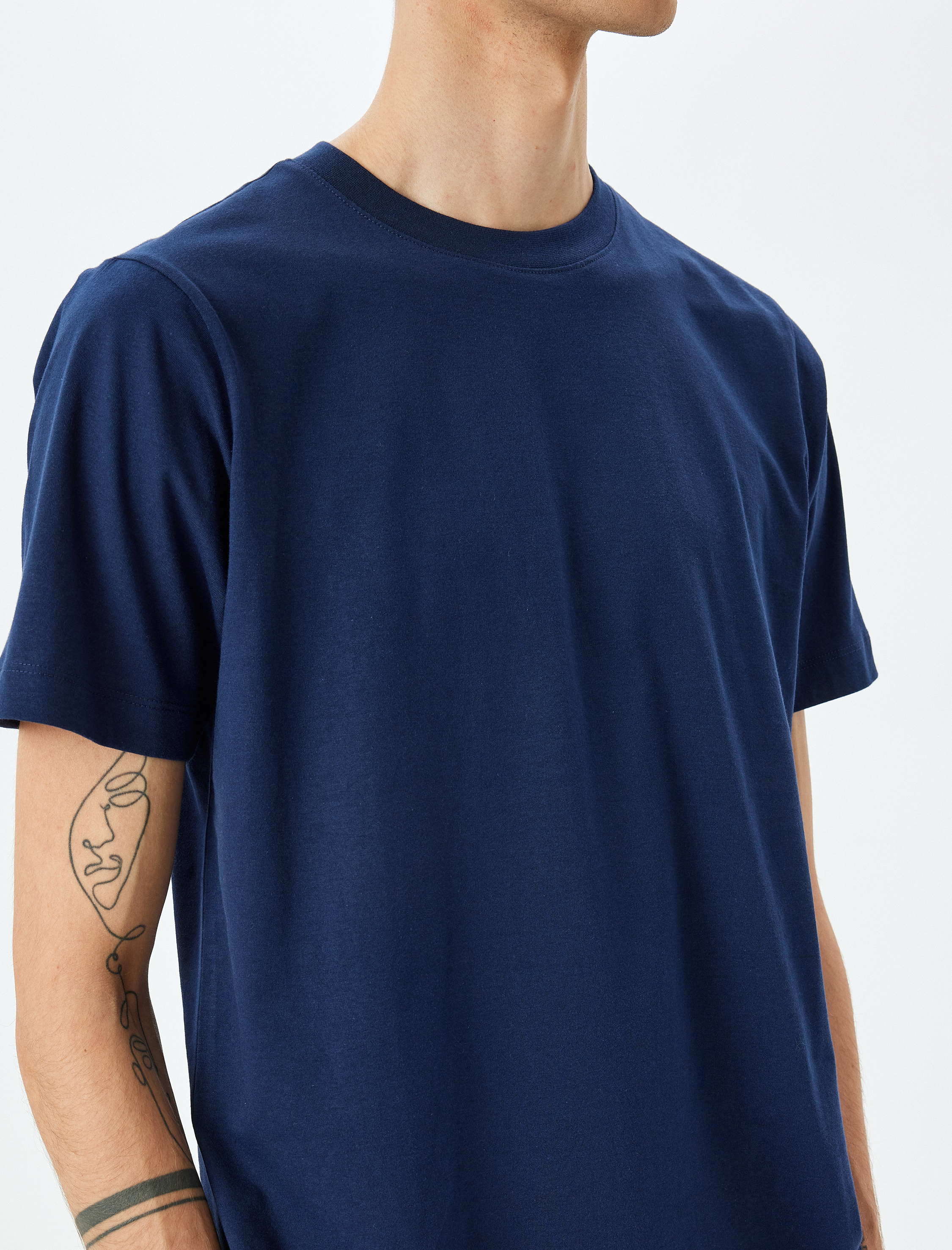   Bisiklet Yaka Pamuklu Regular Fit Kısa Kollu Basic Tişört