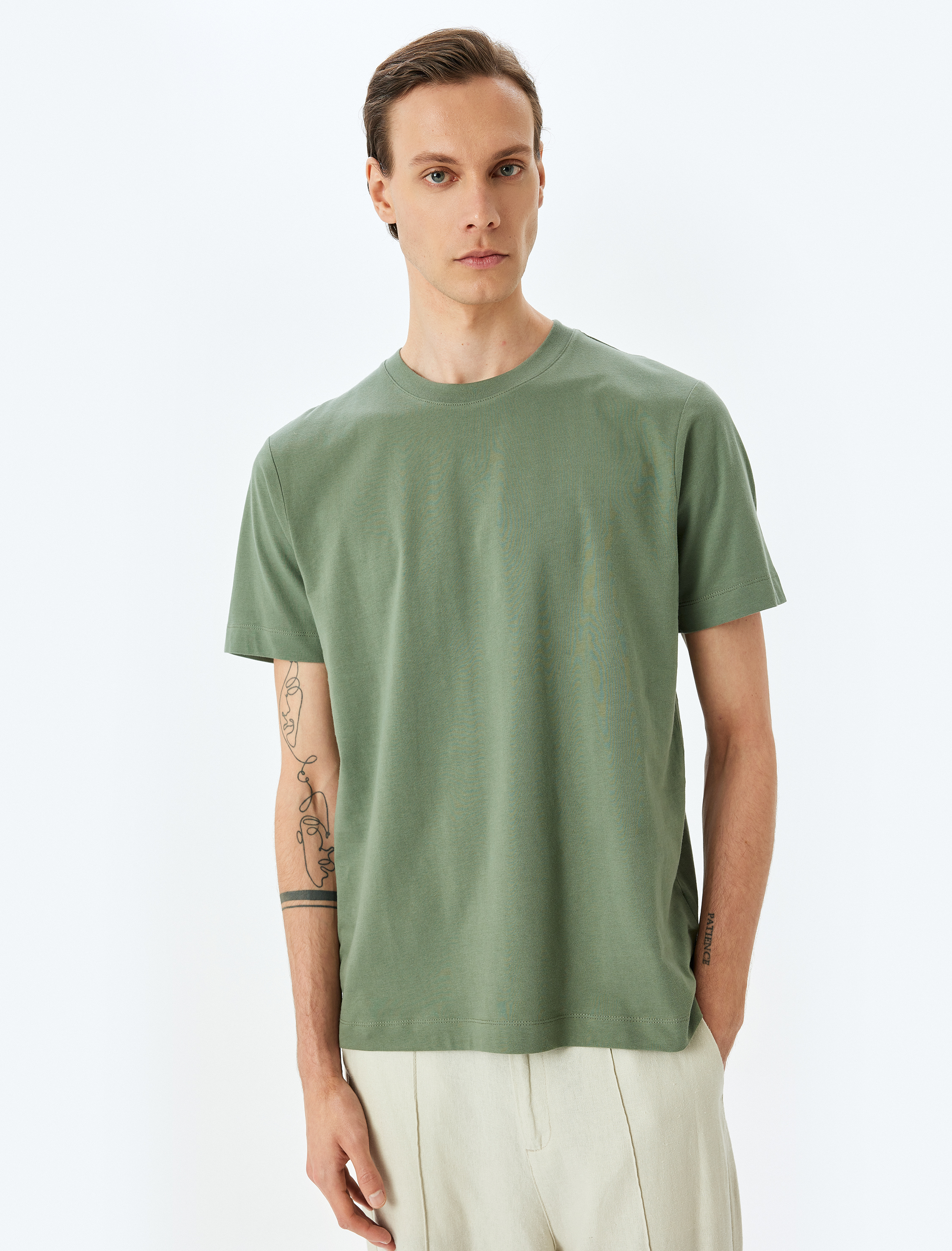   Pamuklu Bisiklet Yaka Regular Fit Kısa Kollu Basic Tişört