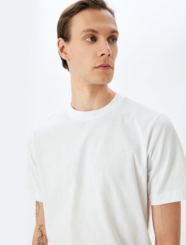  Pamuklu Bisiklet Yaka Regular Fit Kısa Kollu Basic Tişört