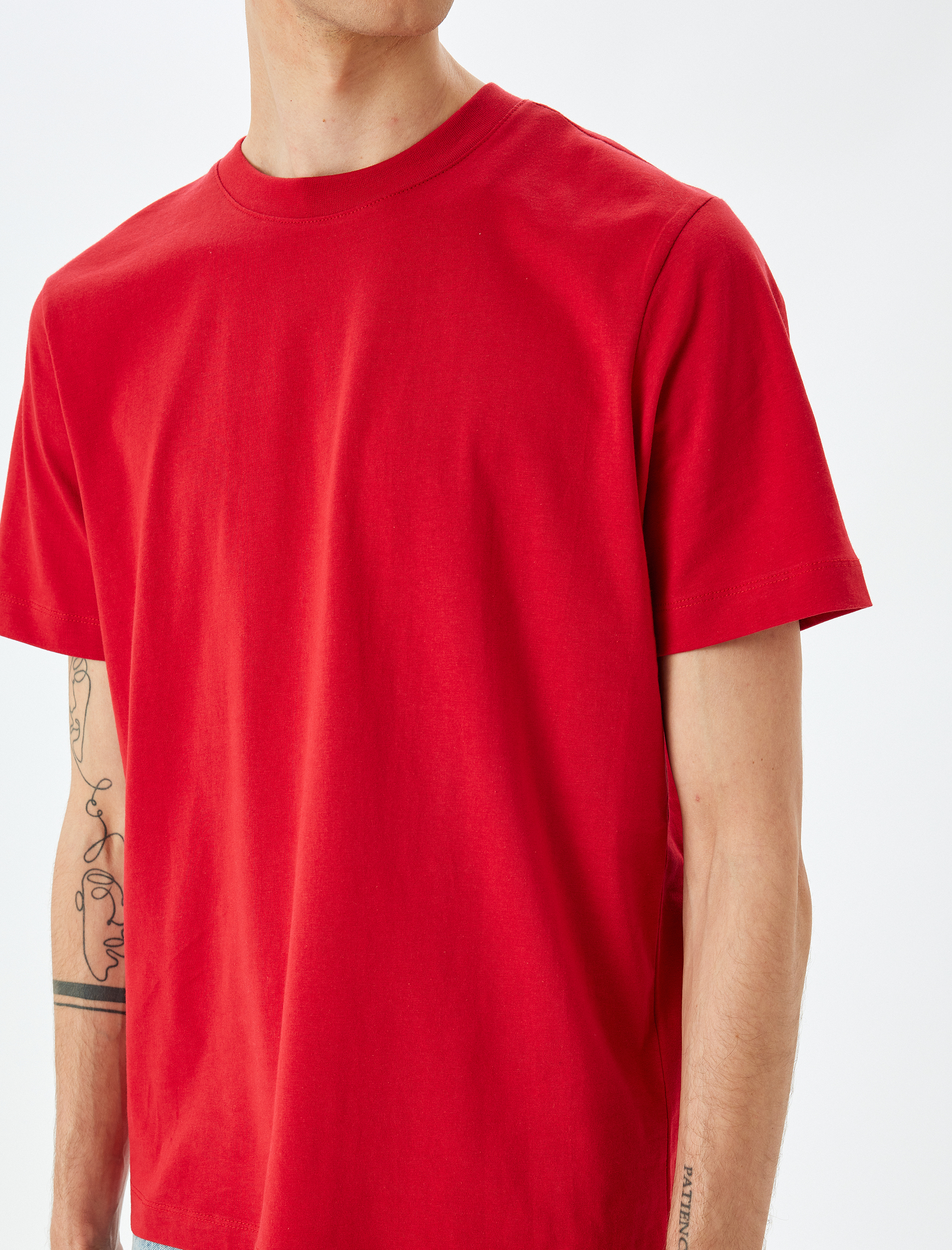   Pamuklu Bisiklet Yaka Regular Fit Kısa Kollu Basic Tişört