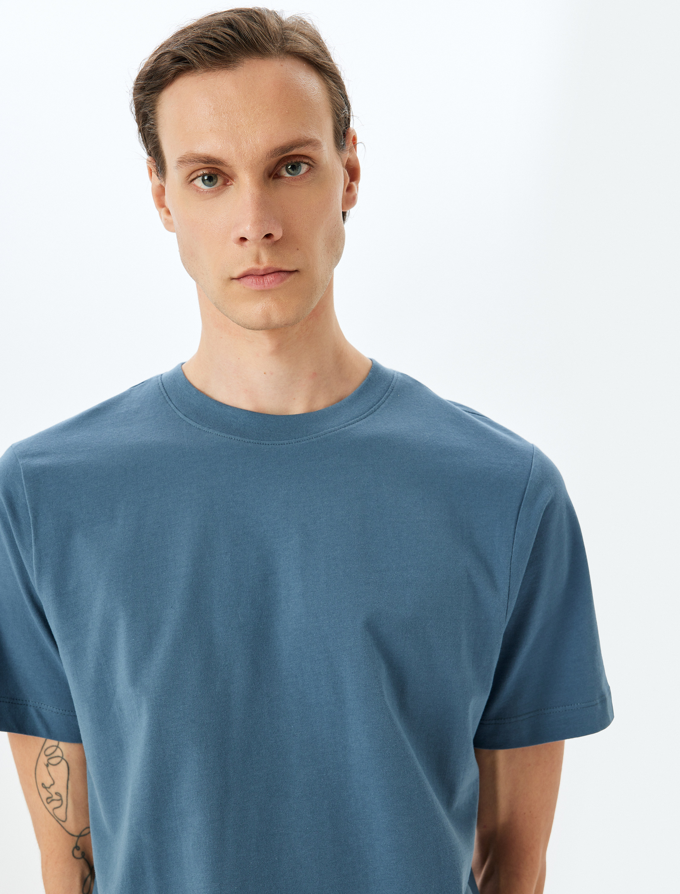 Koton Erkek Pamuklu Bisiklet Yaka Regular Fit Kısa Kollu Basic Tişört -1