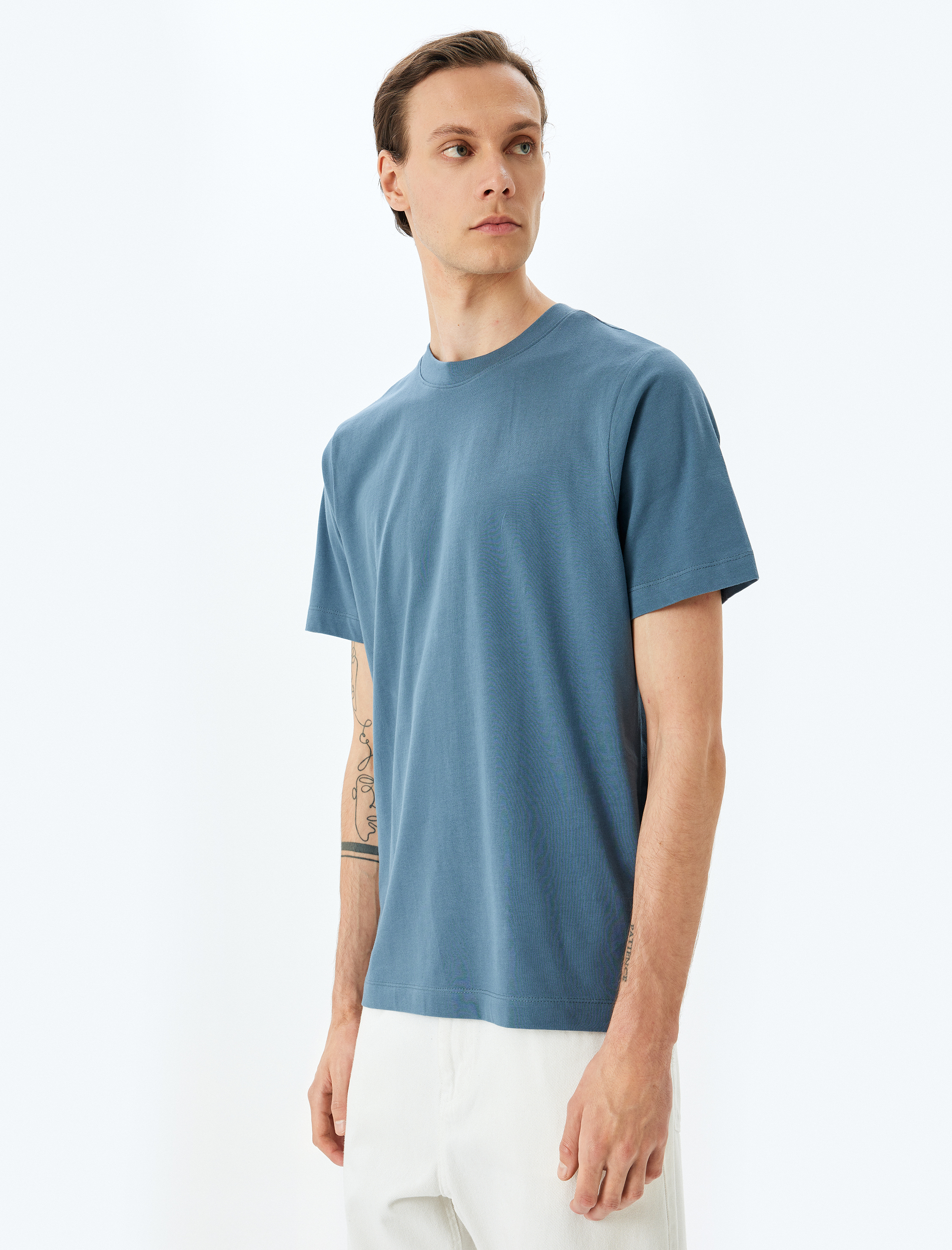   Pamuklu Bisiklet Yaka Regular Fit Kısa Kollu Basic Tişört