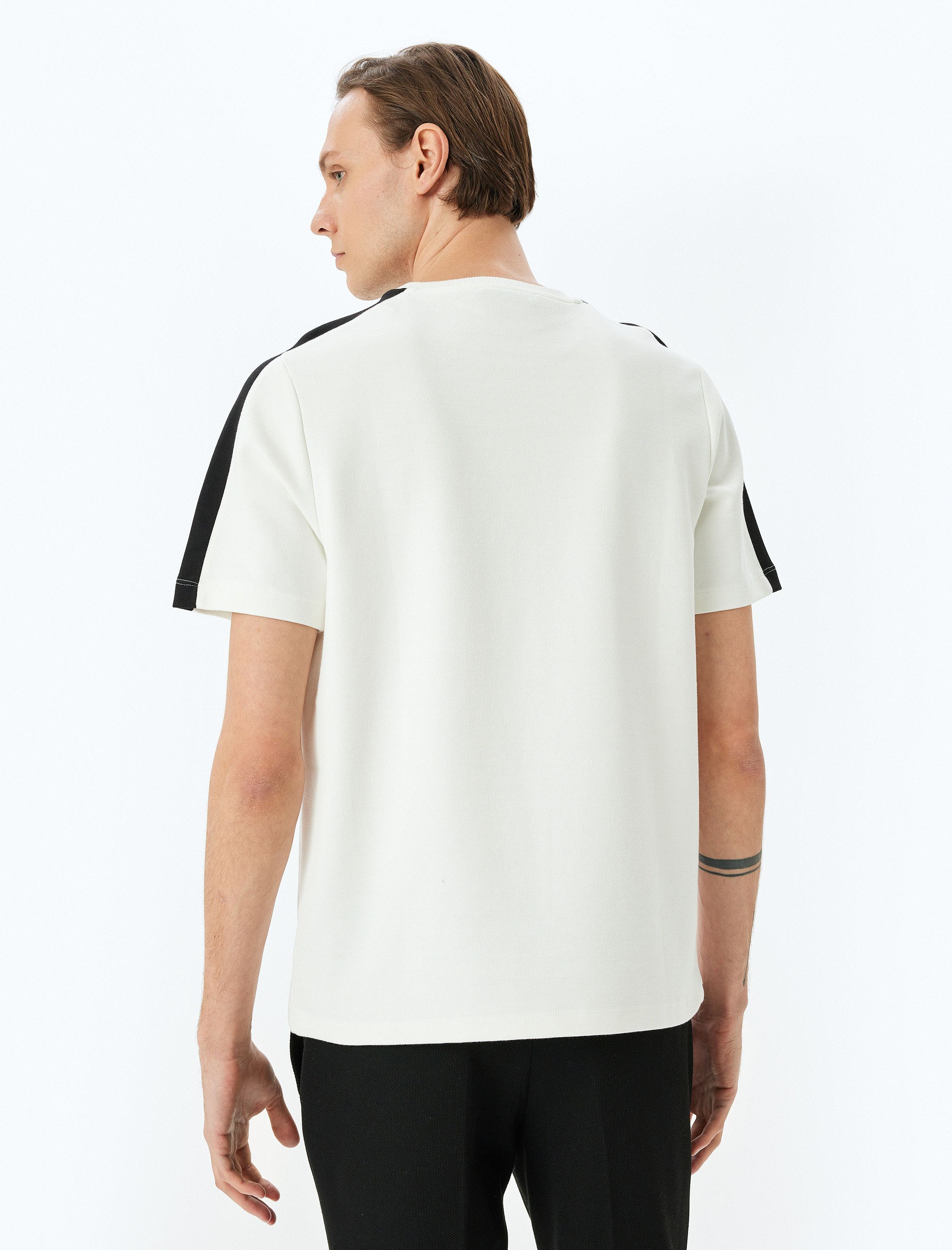   Şerit Detaylı Regular Fit Pike Tok Kumaş Pamuk Karışımlı Bisiklet Yaka Kısa Kollu Tişört