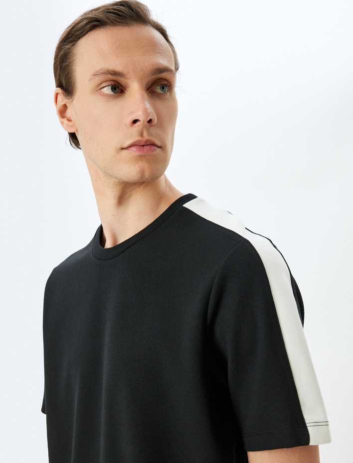  Şerit Detaylı Regular Fit Pike Tok Kumaş Pamuk Karışımlı Bisiklet Yaka Kısa Kollu Tişört