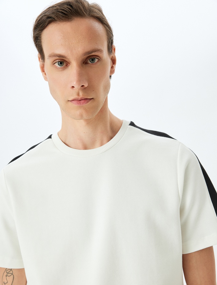  Şerit Detaylı Regular Fit Pike Tok Kumaş Pamuk Karışımlı Bisiklet Yaka Kısa Kollu Tişört