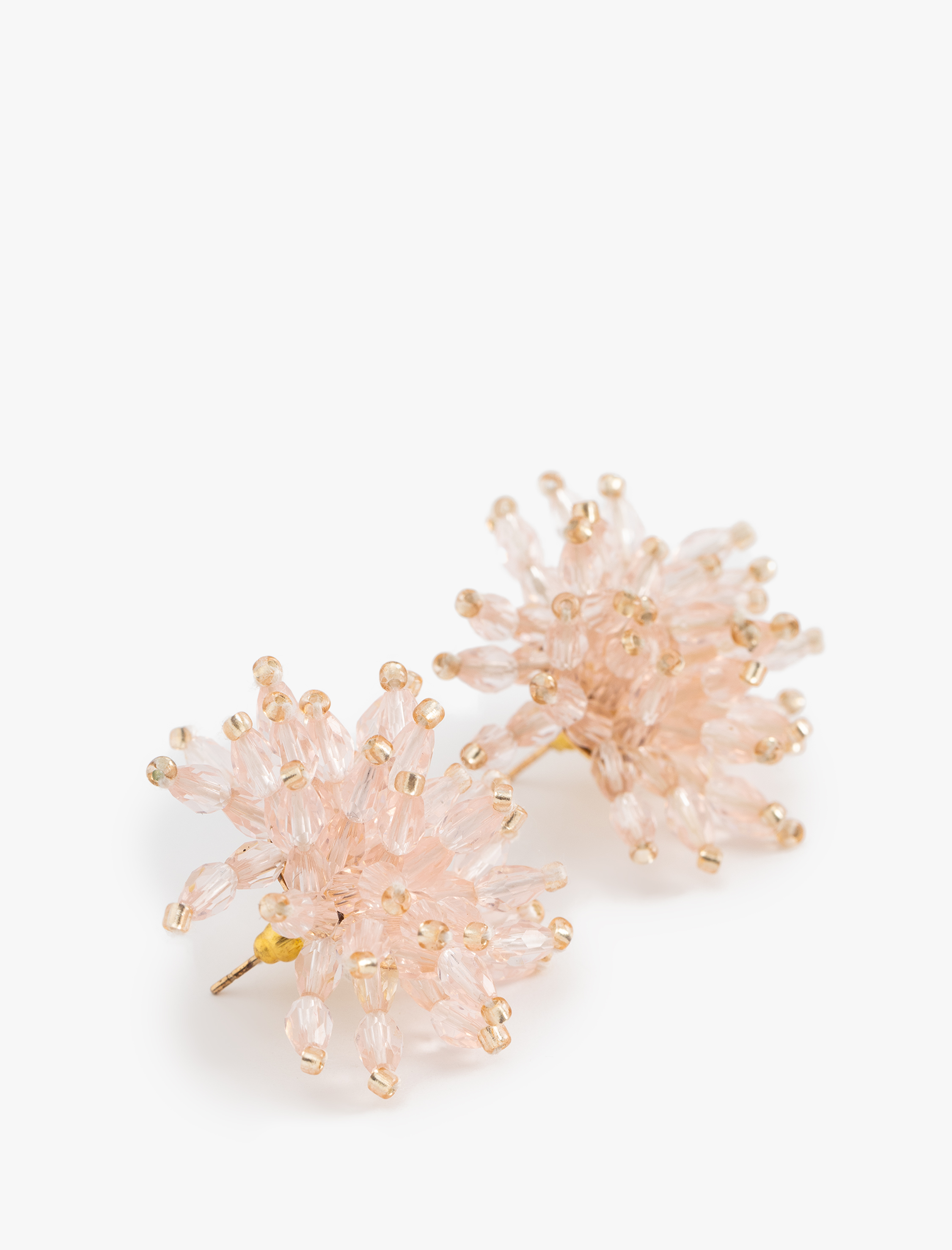  Kadın Boncuklu Çiçek Küpe