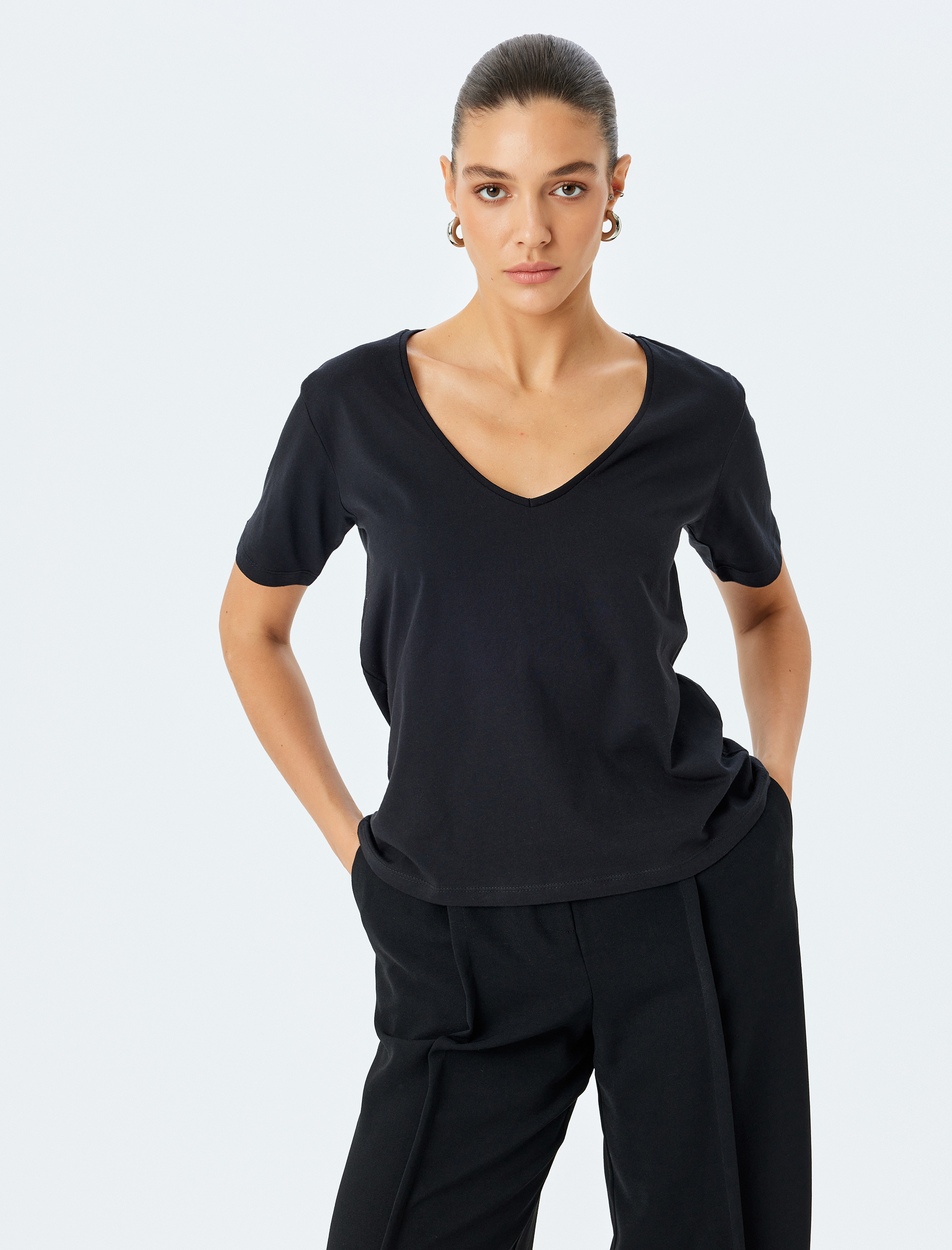   Pamuklu Kısa Kollu Basic V Yaka Tişört