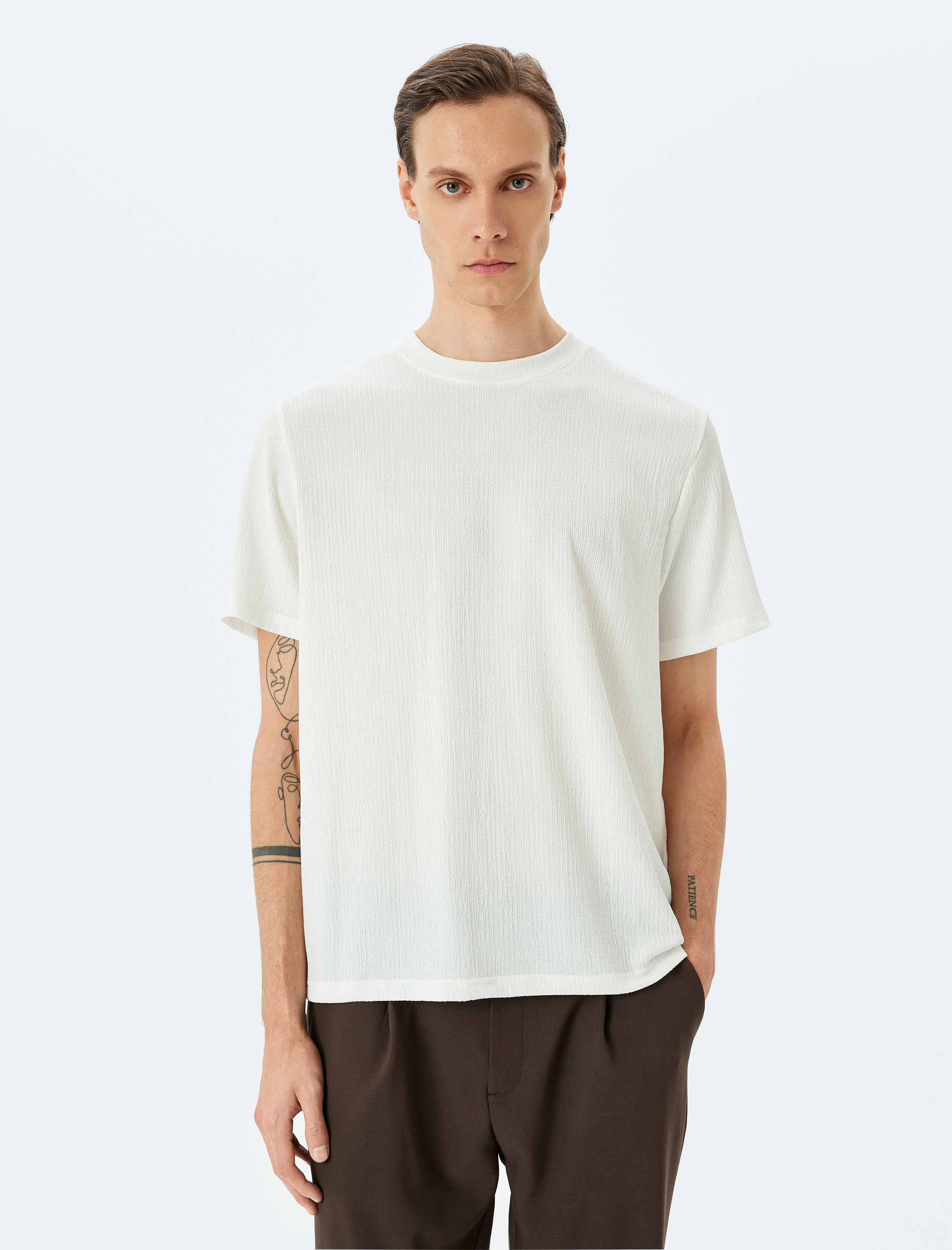   Bisiklet Yaka Regular Fit Kısa Kollu Basic Tişört