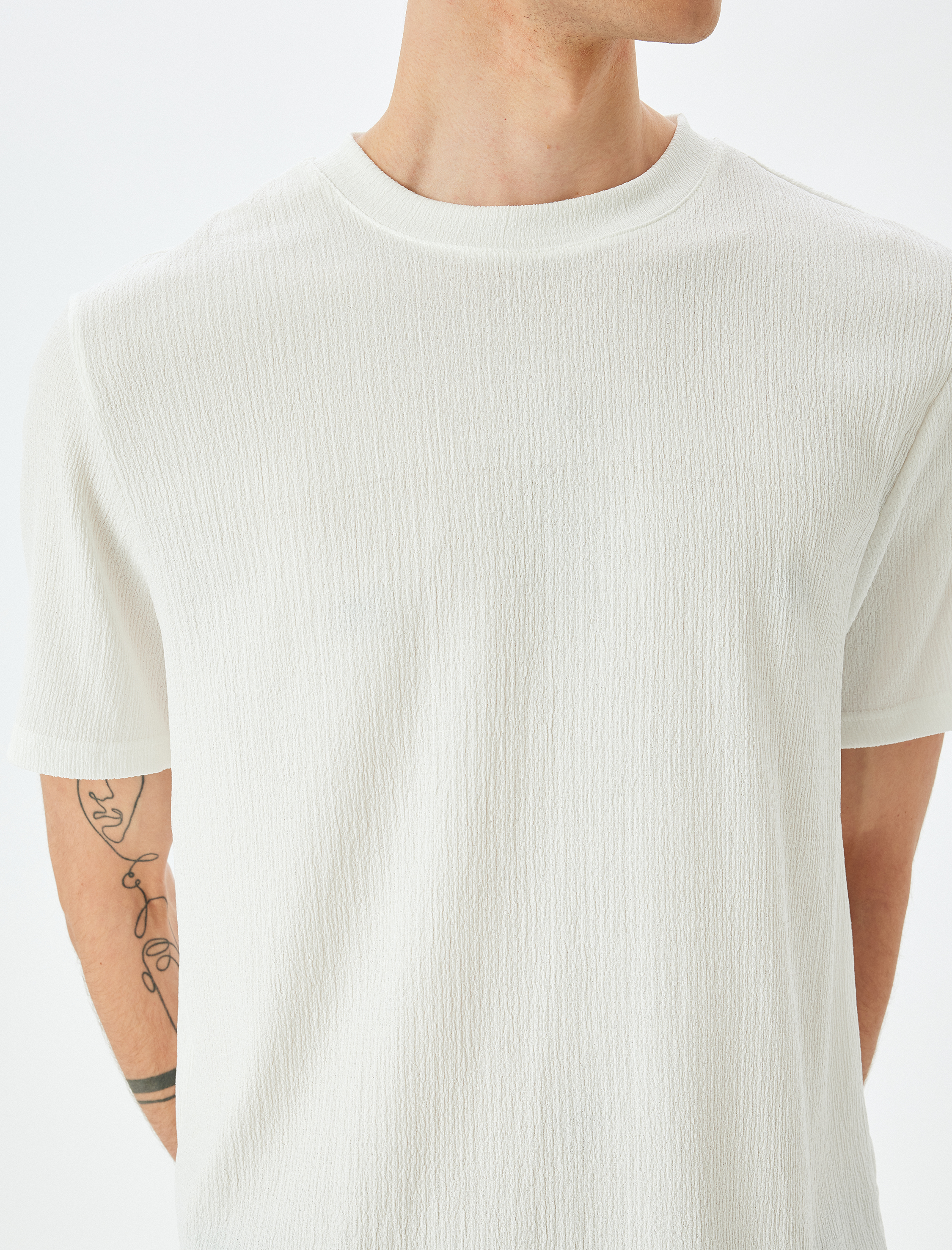   Bisiklet Yaka Regular Fit Kısa Kollu Basic Tişört