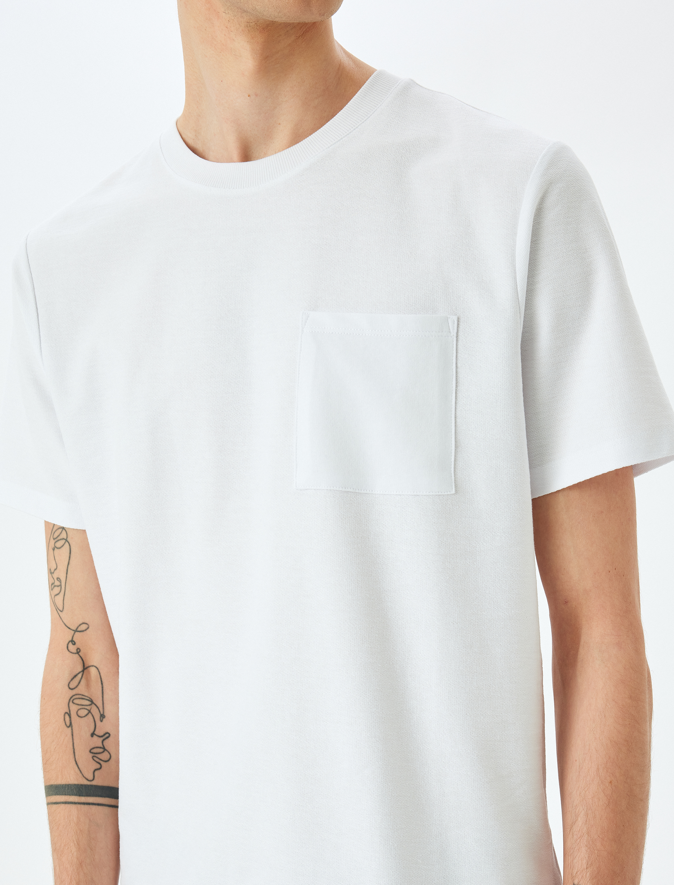   Cep Detaylı Bisiklet Yaka Regular Fit Tok Kumaş Pamuklu Kısa Kollu Basic Tişört