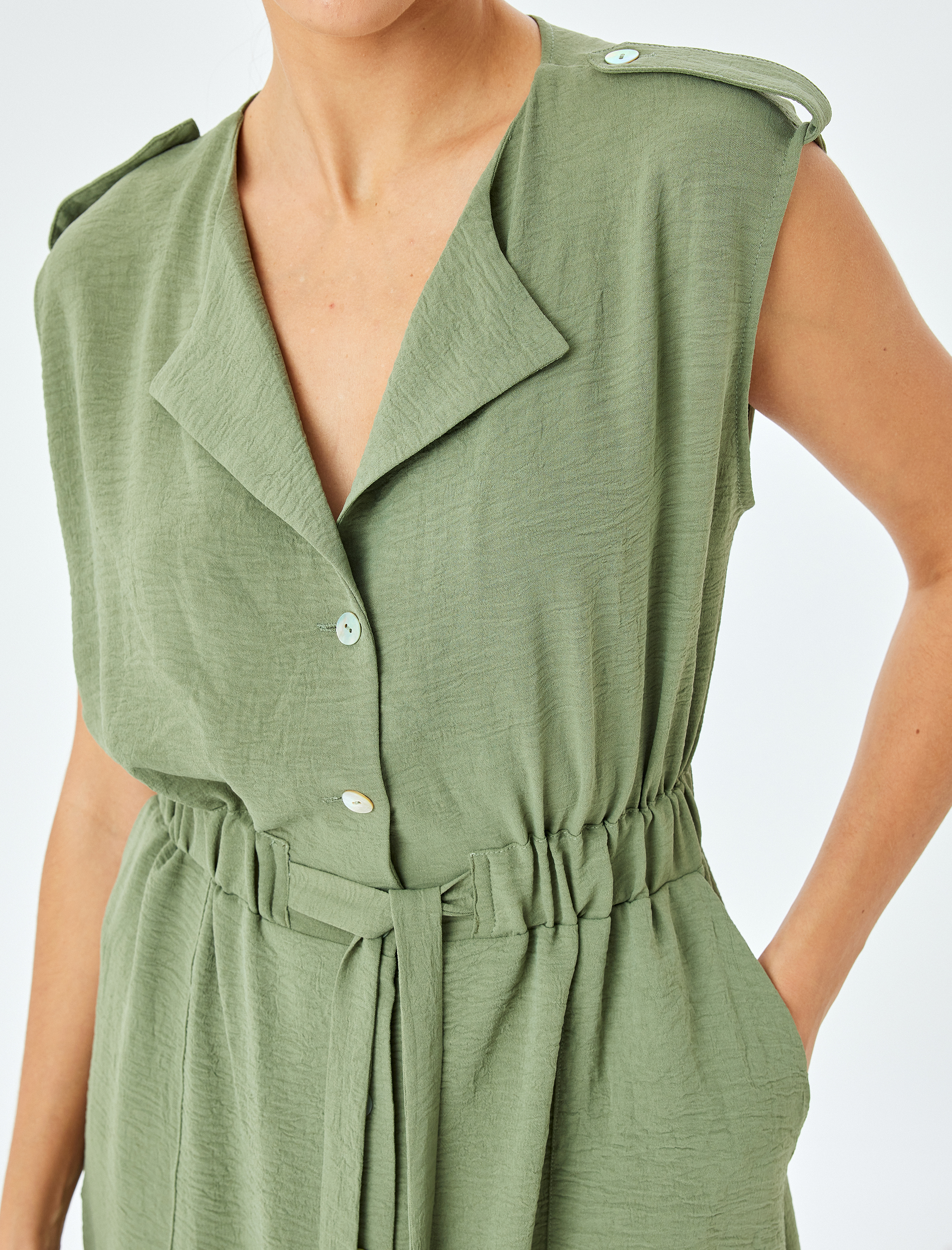   Beli Lastikli Kemer Detaylı Cepli Kolsuz Midi Boy Elbise