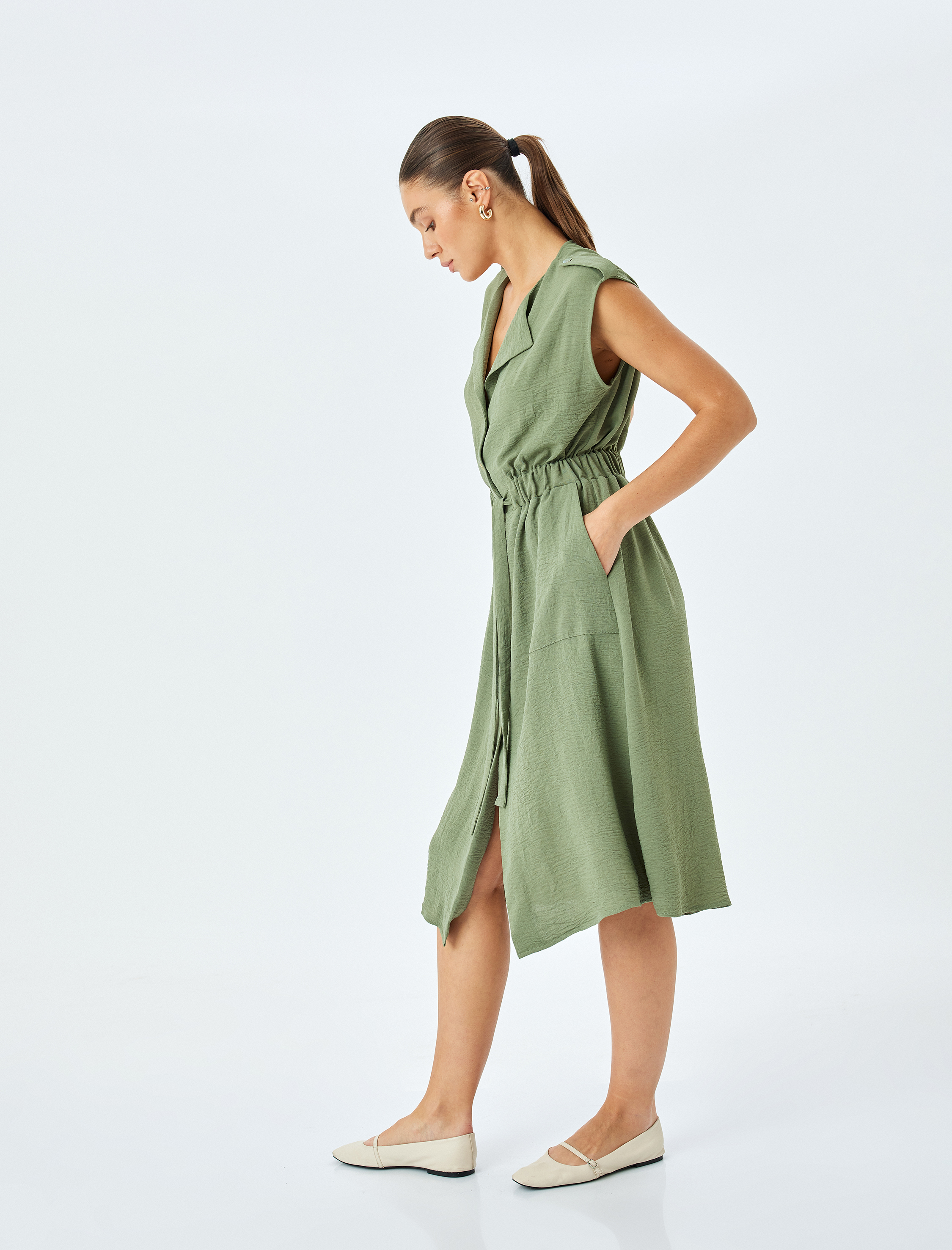   Beli Lastikli Kemer Detaylı Cepli Kolsuz Midi Boy Elbise