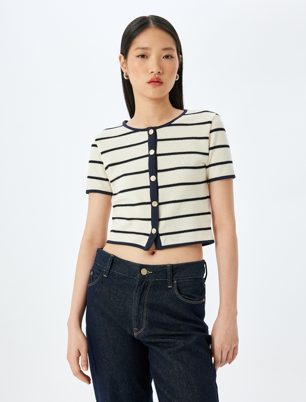 Çizgili Düğme Detaylı Kısa Kollu Crop Bluz_2