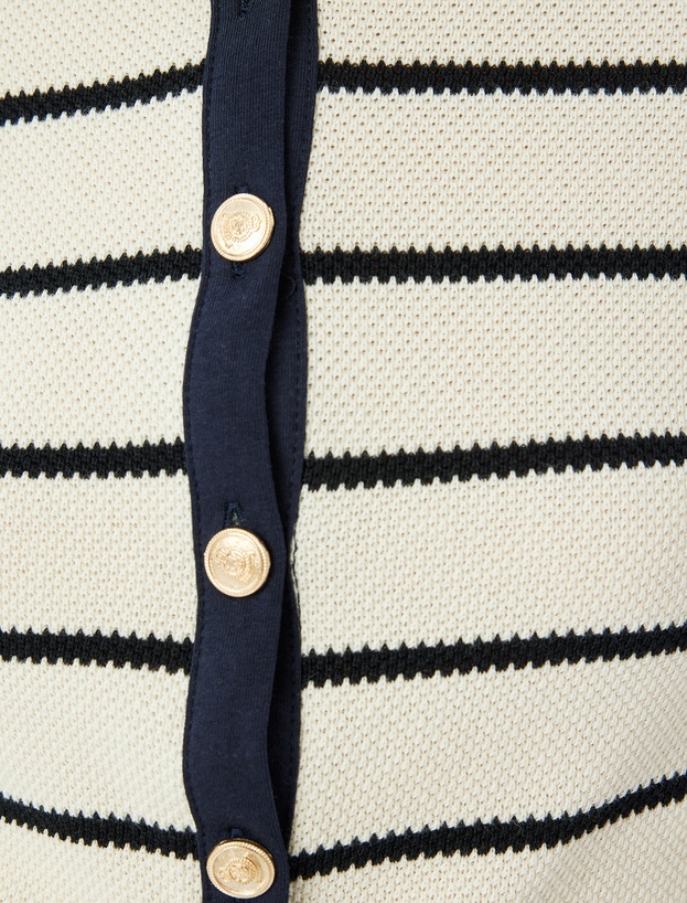 Çizgili Düğme Detaylı Kısa Kollu Crop Bluz_5