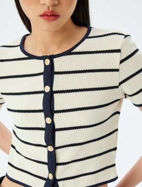 Çizgili Düğme Detaylı Kısa Kollu Crop Bluz_4