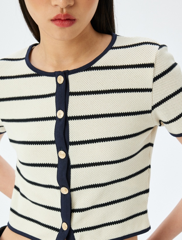 Çizgili Düğme Detaylı Kısa Kollu Crop Bluz_4