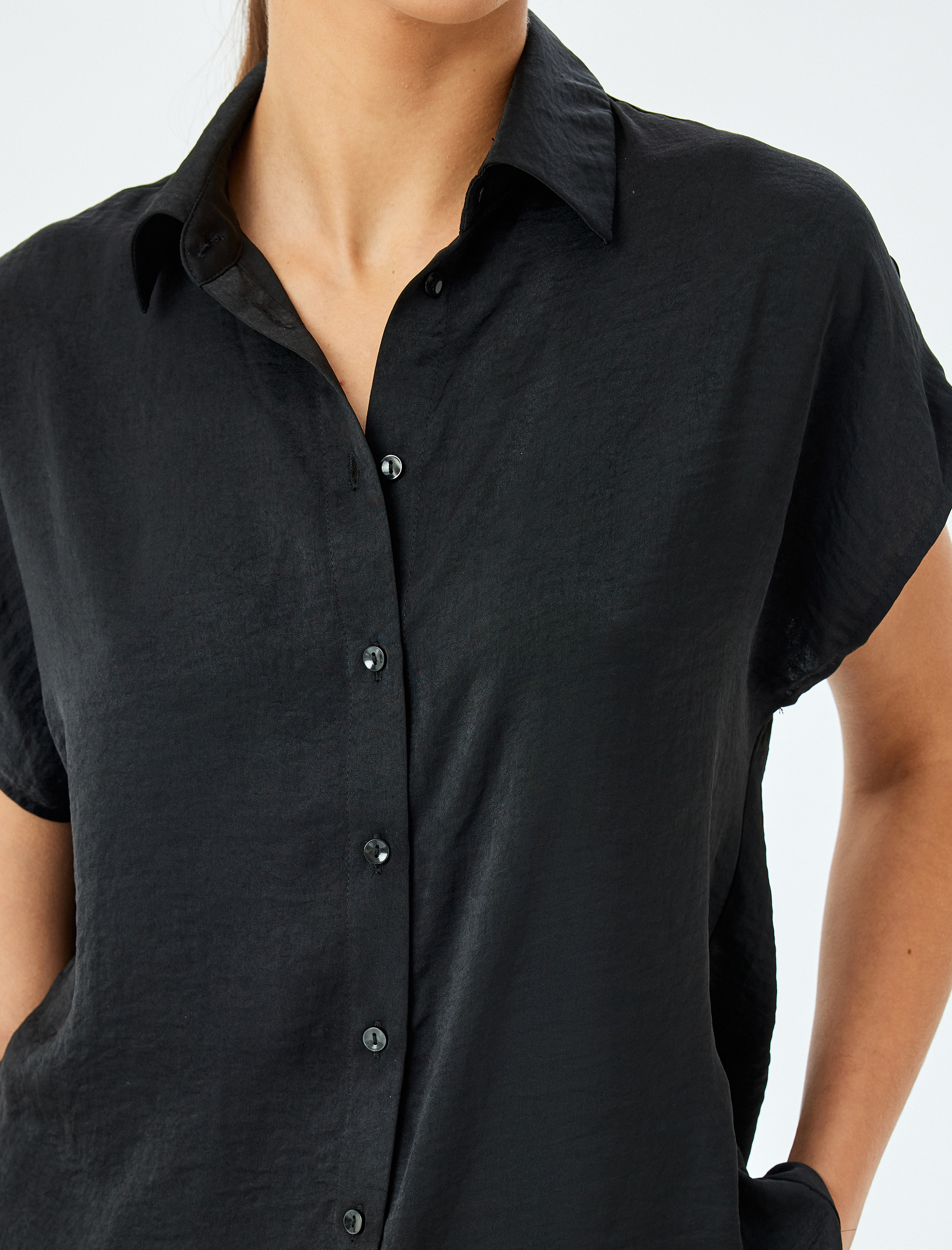   Klasik Yaka Düğmeli Kolsuz Gömlek