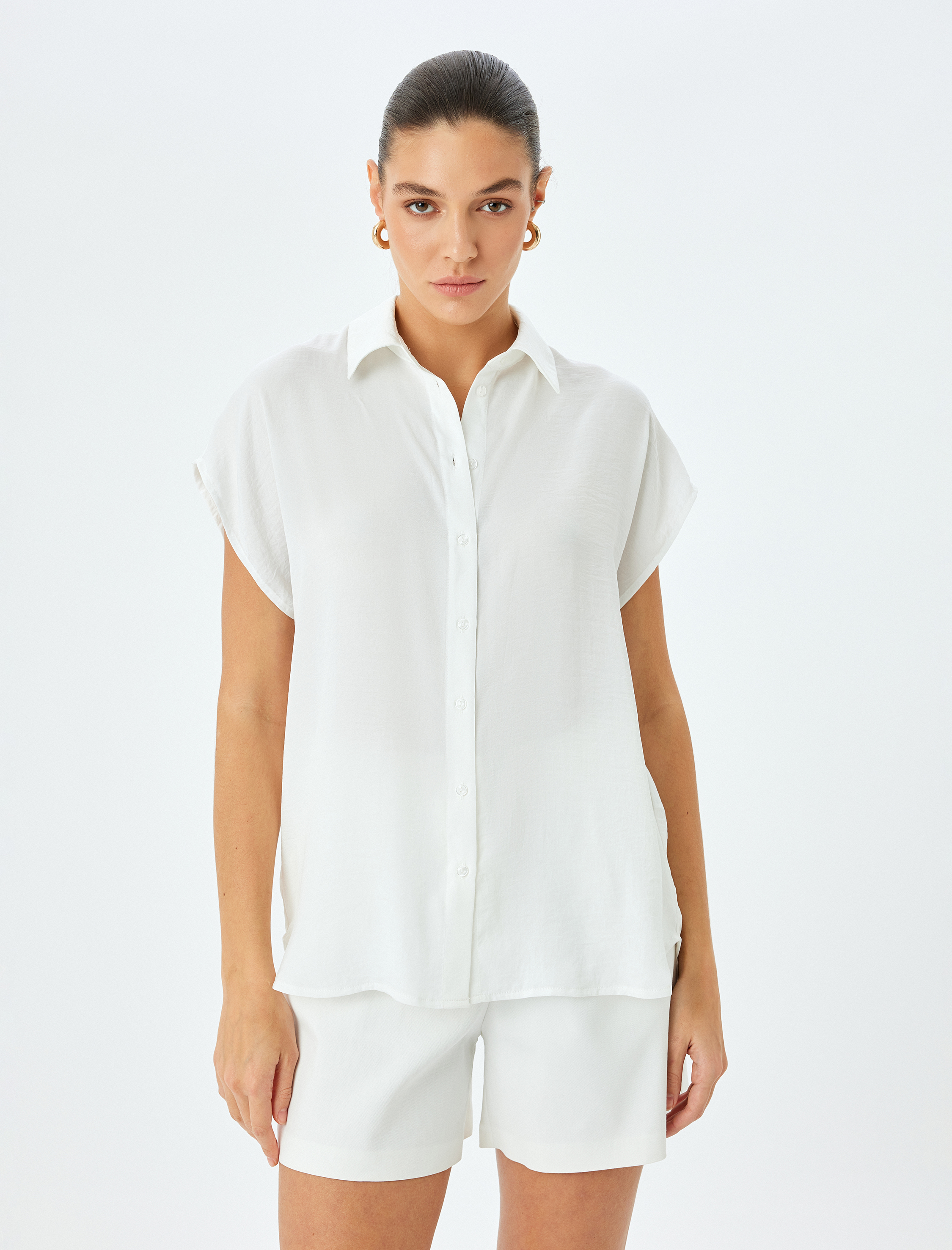   Klasik Yaka Düğmeli Kolsuz Gömlek