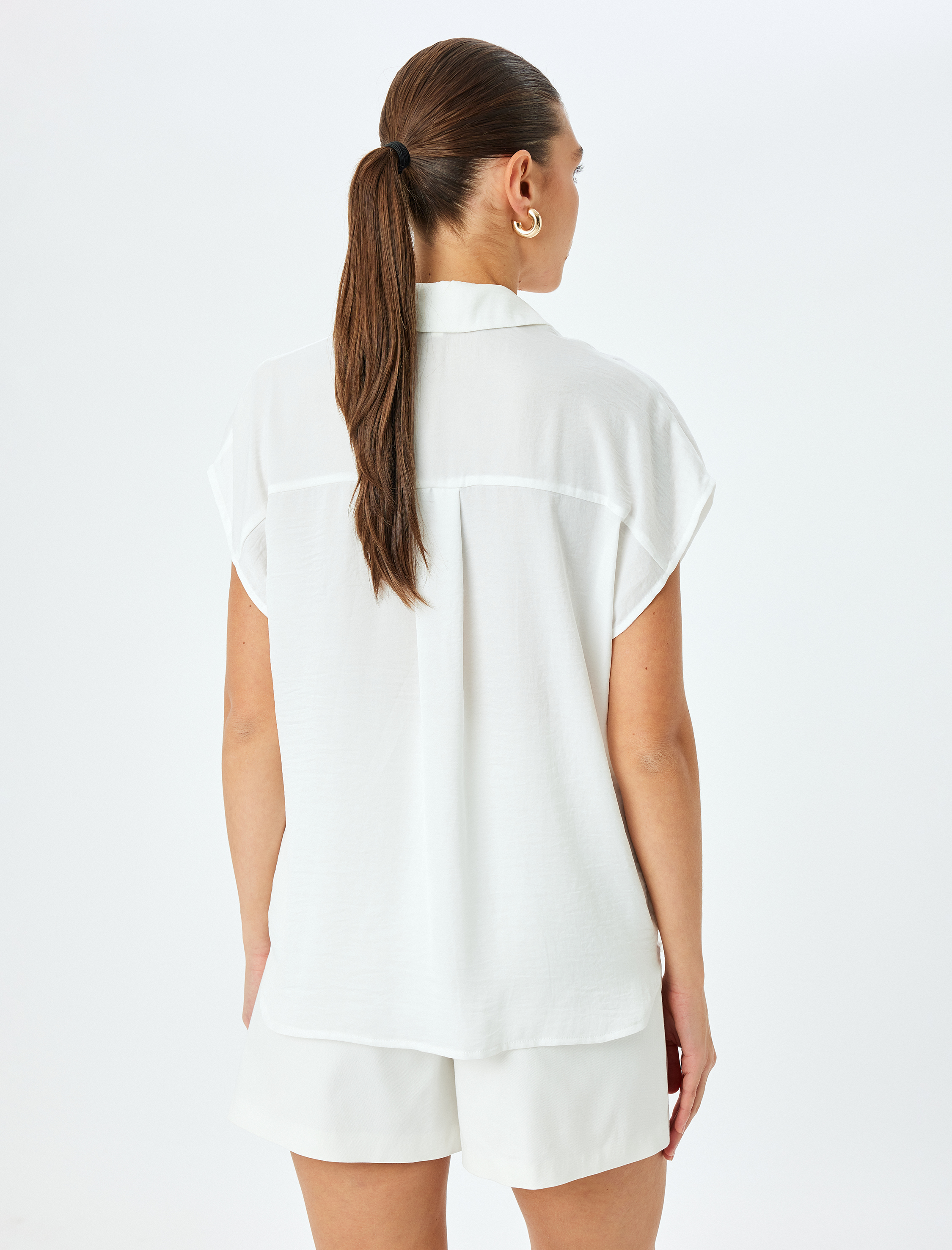   Klasik Yaka Düğmeli Kolsuz Gömlek