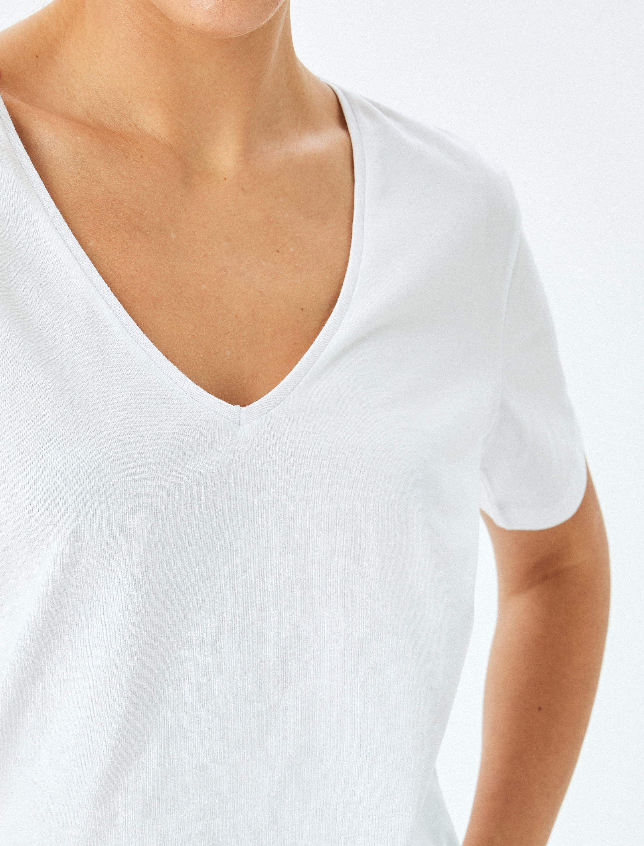   Pamuklu Kısa Kollu Basic V Yaka Tişört