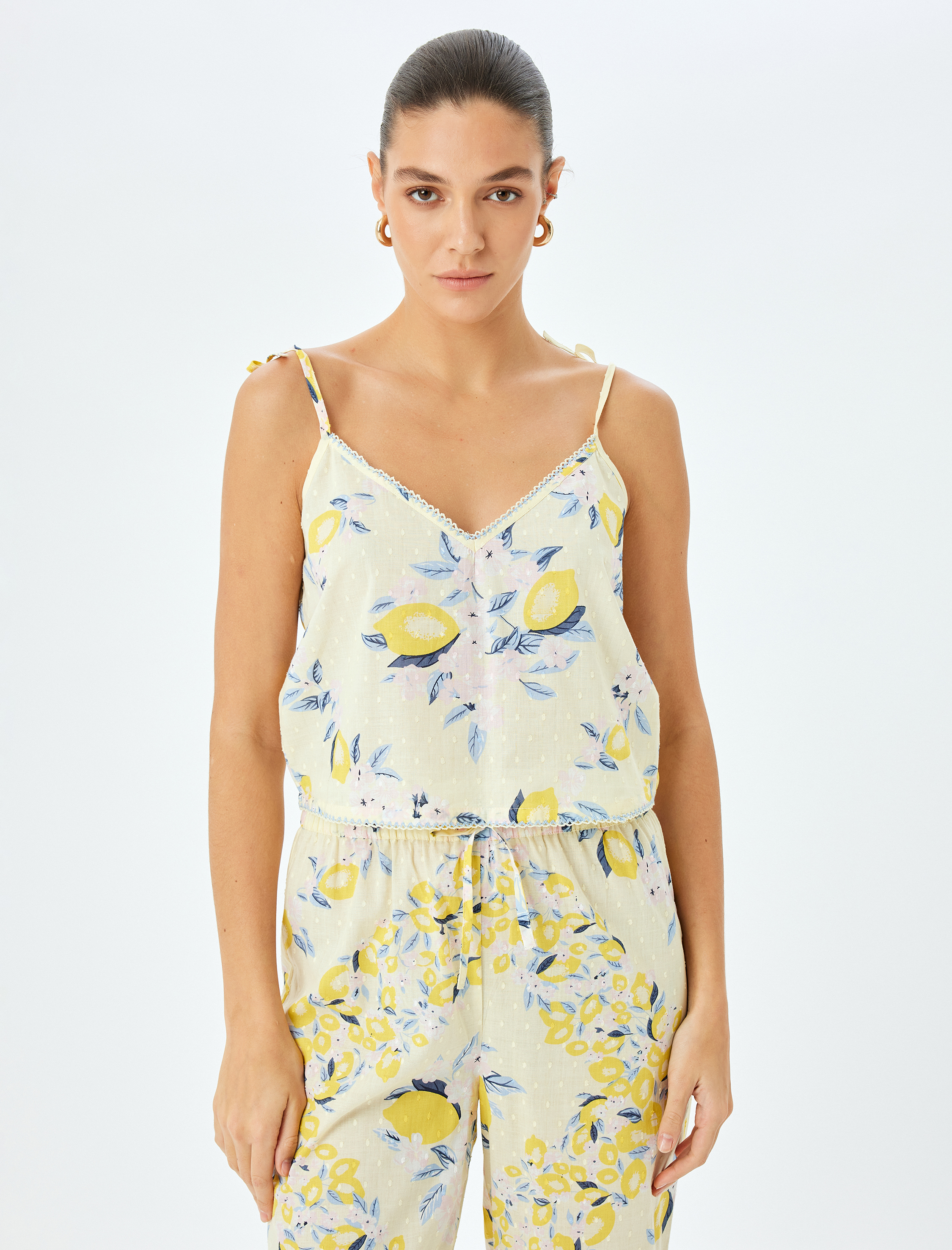   V Yaka İnce Askılı Limon Baskılı Pamuklu Pijama Üstü